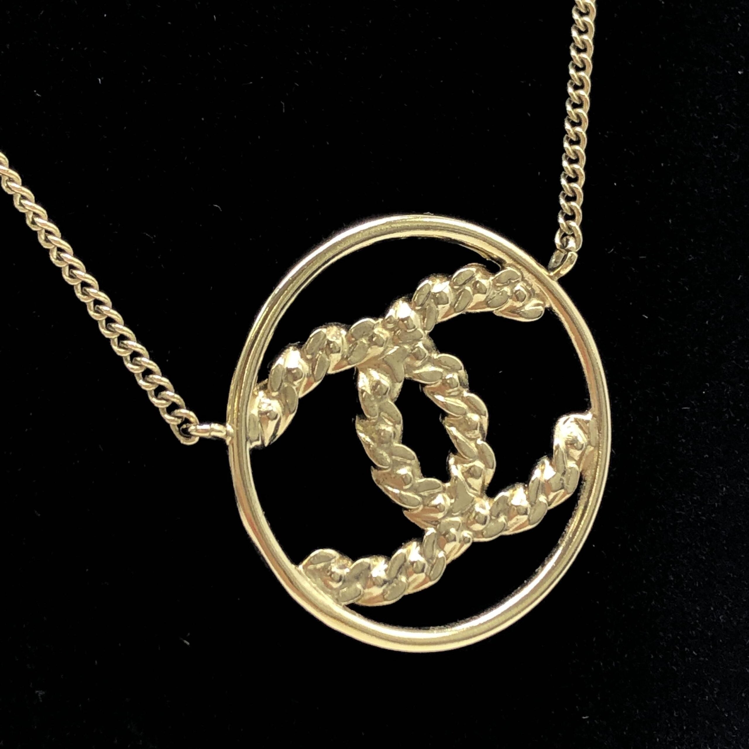 Chanel Gold Tone CC Circle Pendant Women's Necklace (Pre-Owned)