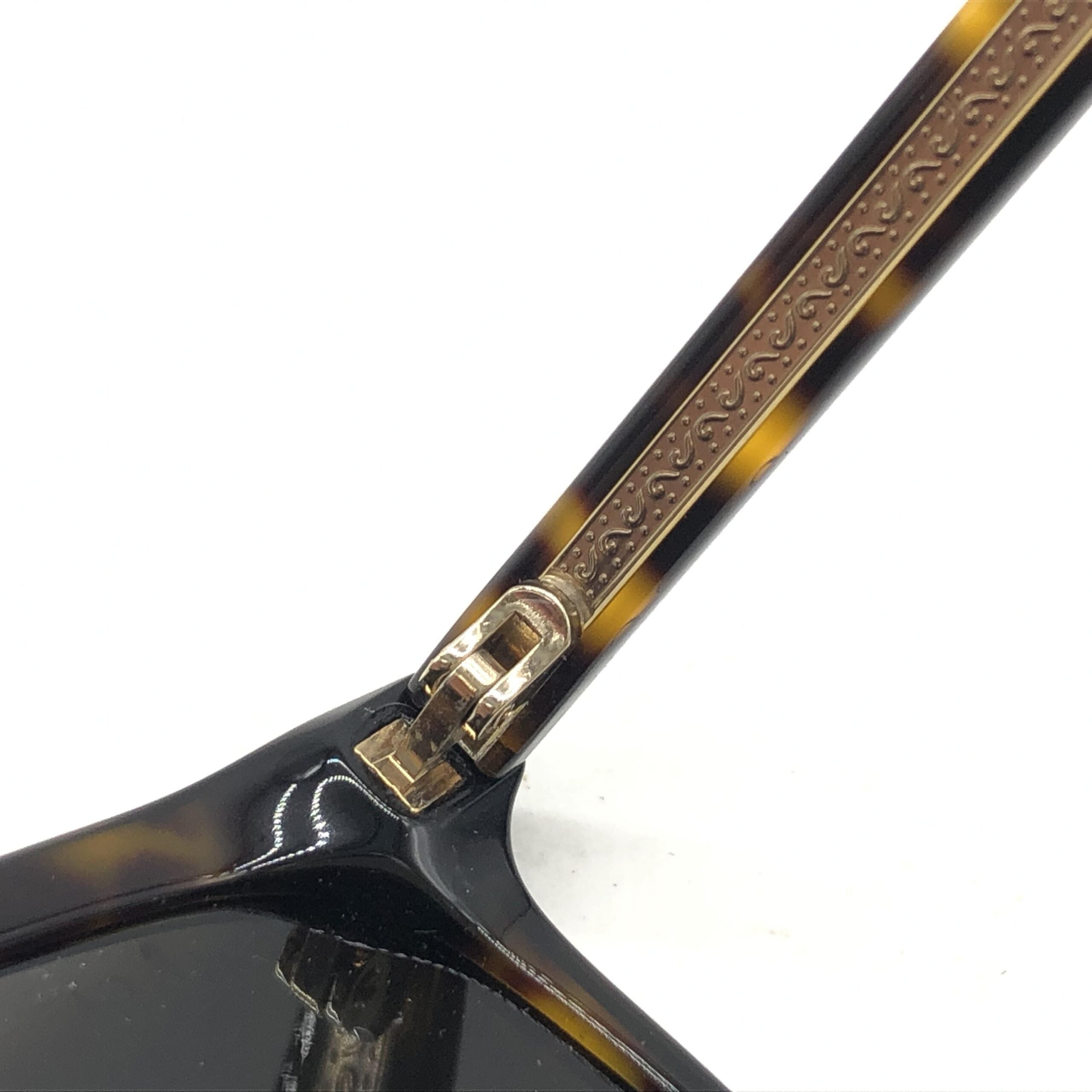 Gucci Tortoise Square Frame Women's Sunglasses (Pre-Owned)