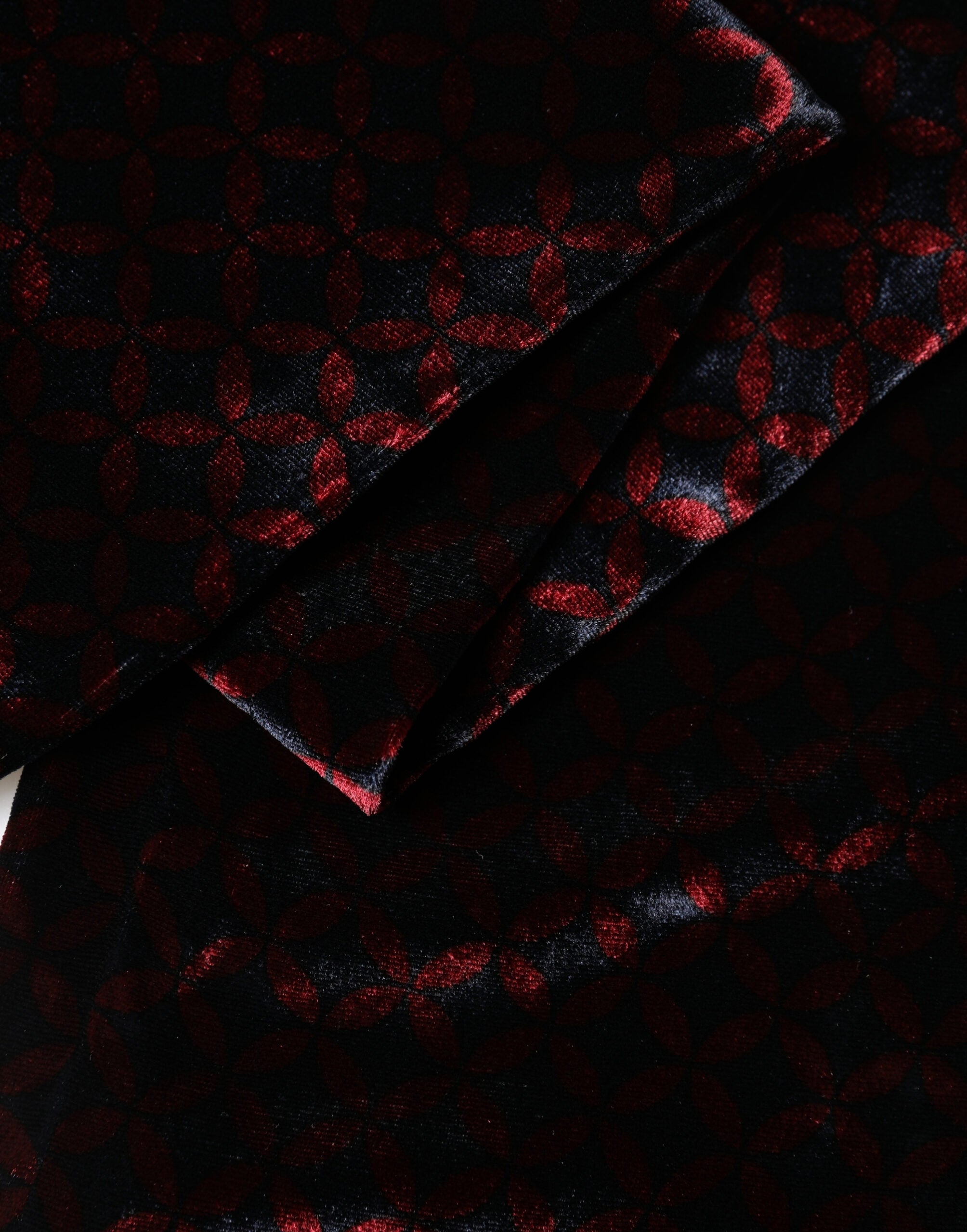 Dolce & Gabbana Black Red Rayon Geometric Pattern Fringe 140cm X 16cm Men's Scarf