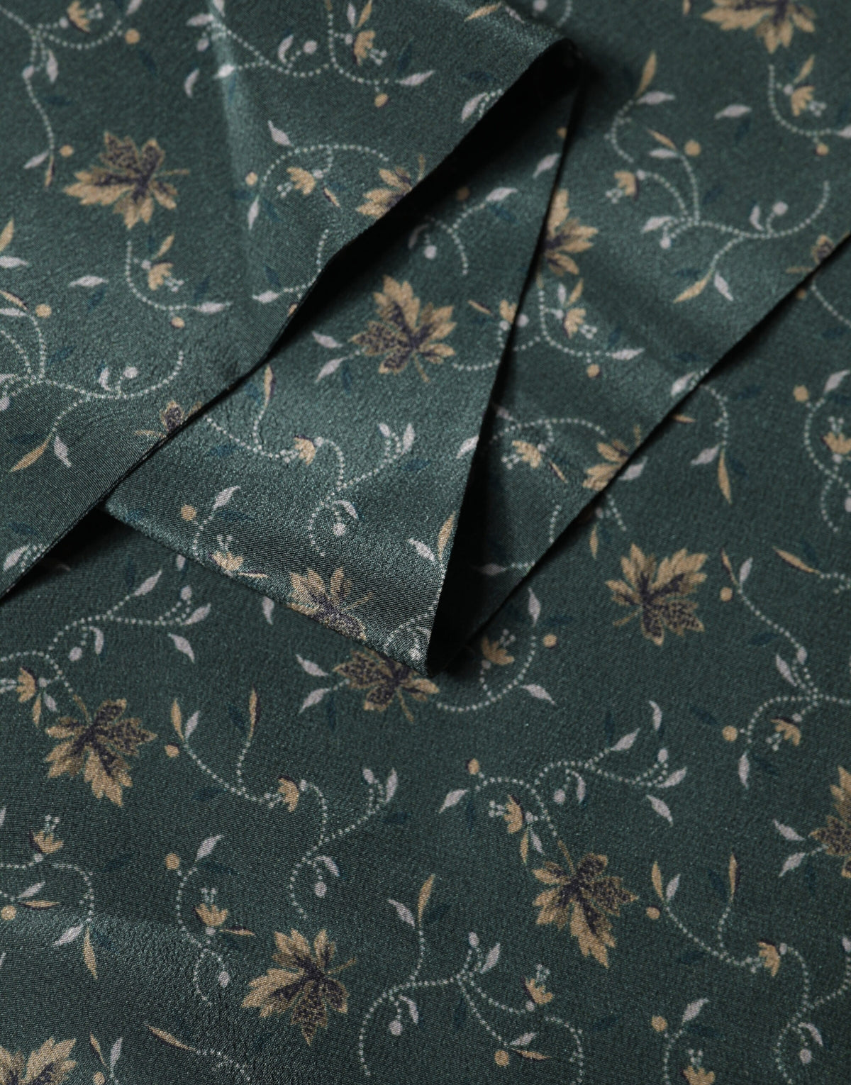 Dolce & Gabbana Green Silk Floral Pattern Fringed 135cm X 16cm Men's Scarf