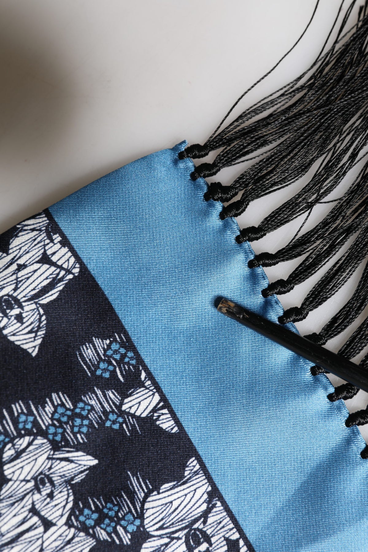 Dolce & Gabbana Black Blue Silk Floral Pattern Fringe 140cm x 16cm Men's Scarf (Pre-Owned)