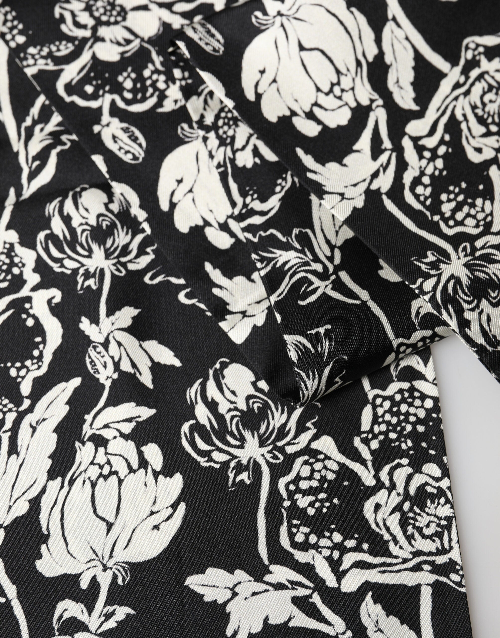 Dolce & Gabbana Black White Silk Floral Print Fringe 136cm X 15.5cm Men's Scarf