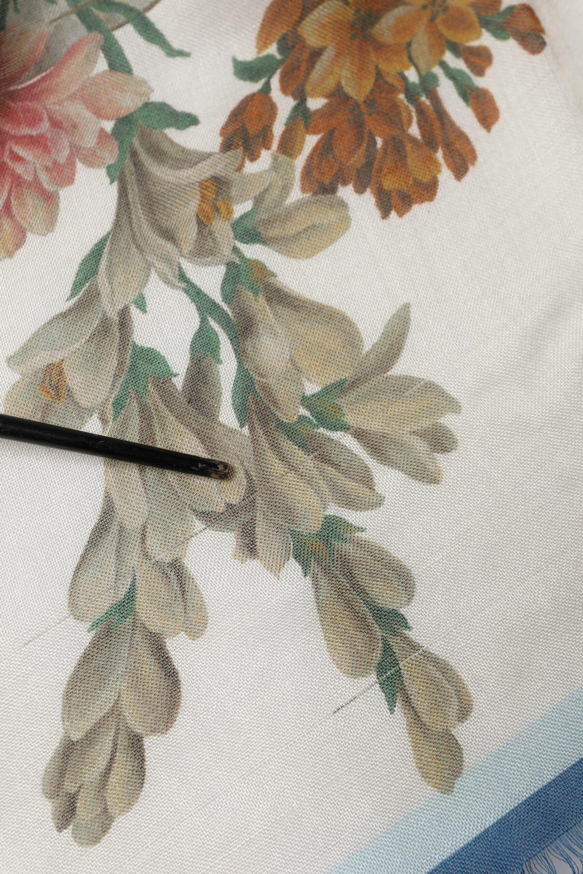 Dolce & Gabbana White Flower Vase Cashmere Stole Wrap 132cm x 128cm Women's Scarf (Pre-Owned)