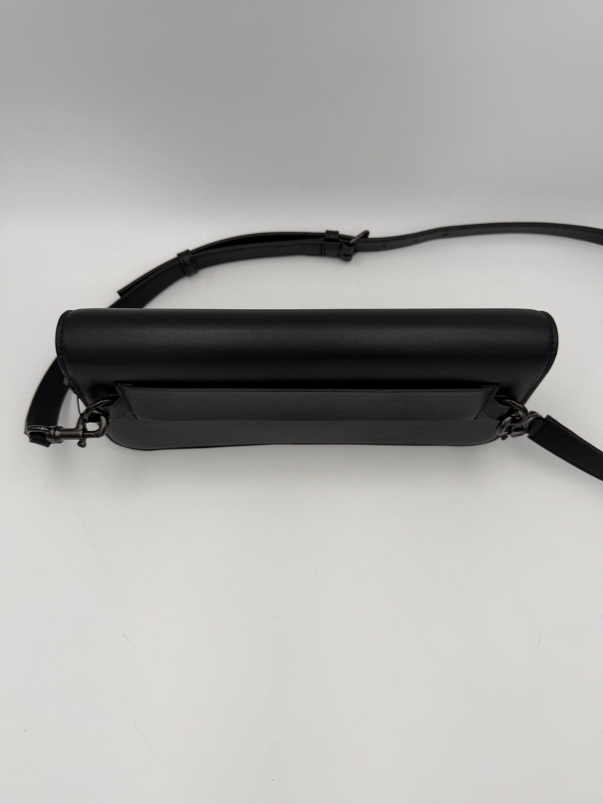 Valentino Garavani VALENTINO GARAVANI VLOGO Black Handbag (Pre-Owned)
