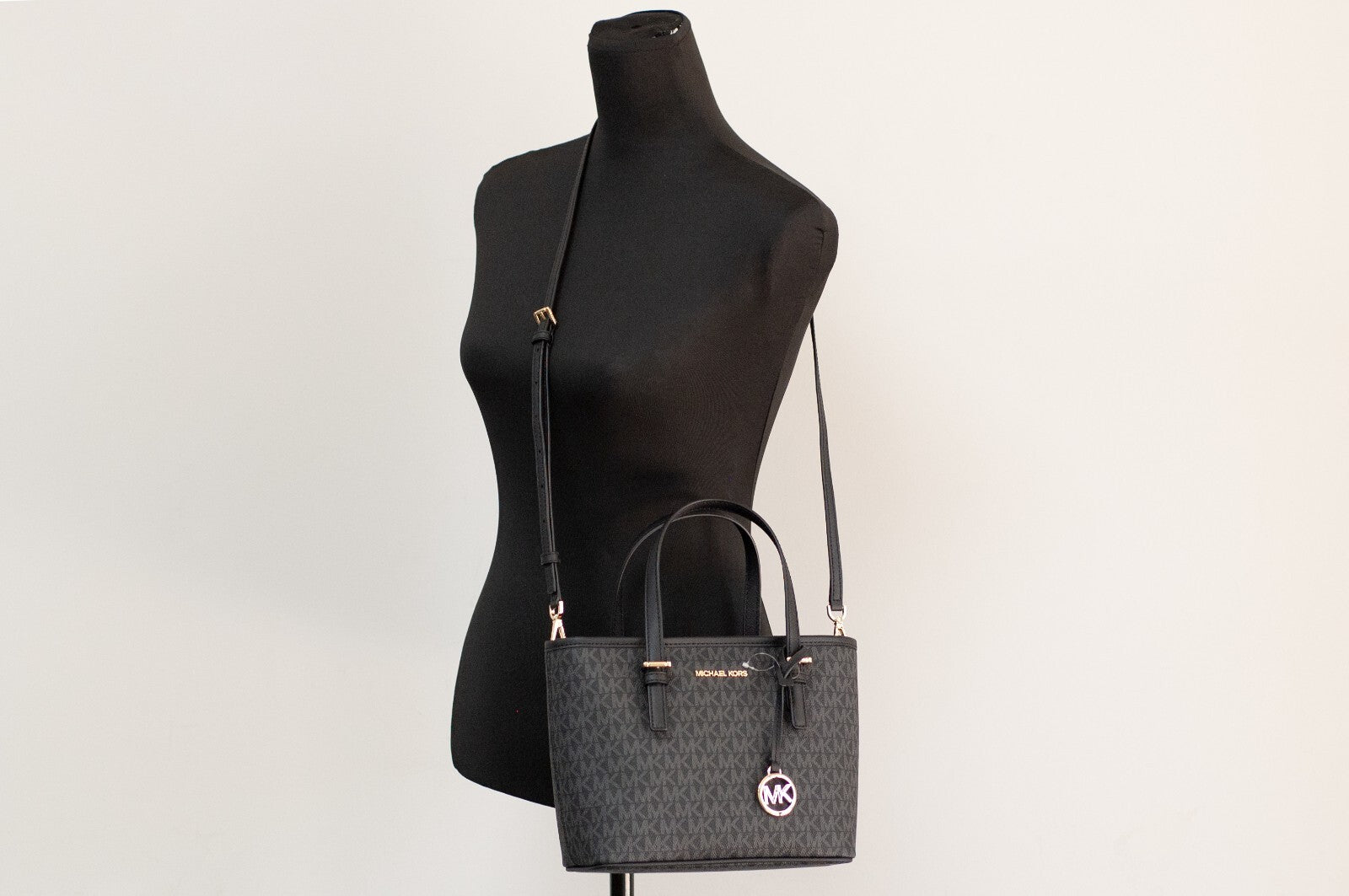 Michael Kors Michael Kors XS Carry All Jet Set Travel Womens Tote (BLACK SIG/GOLD)