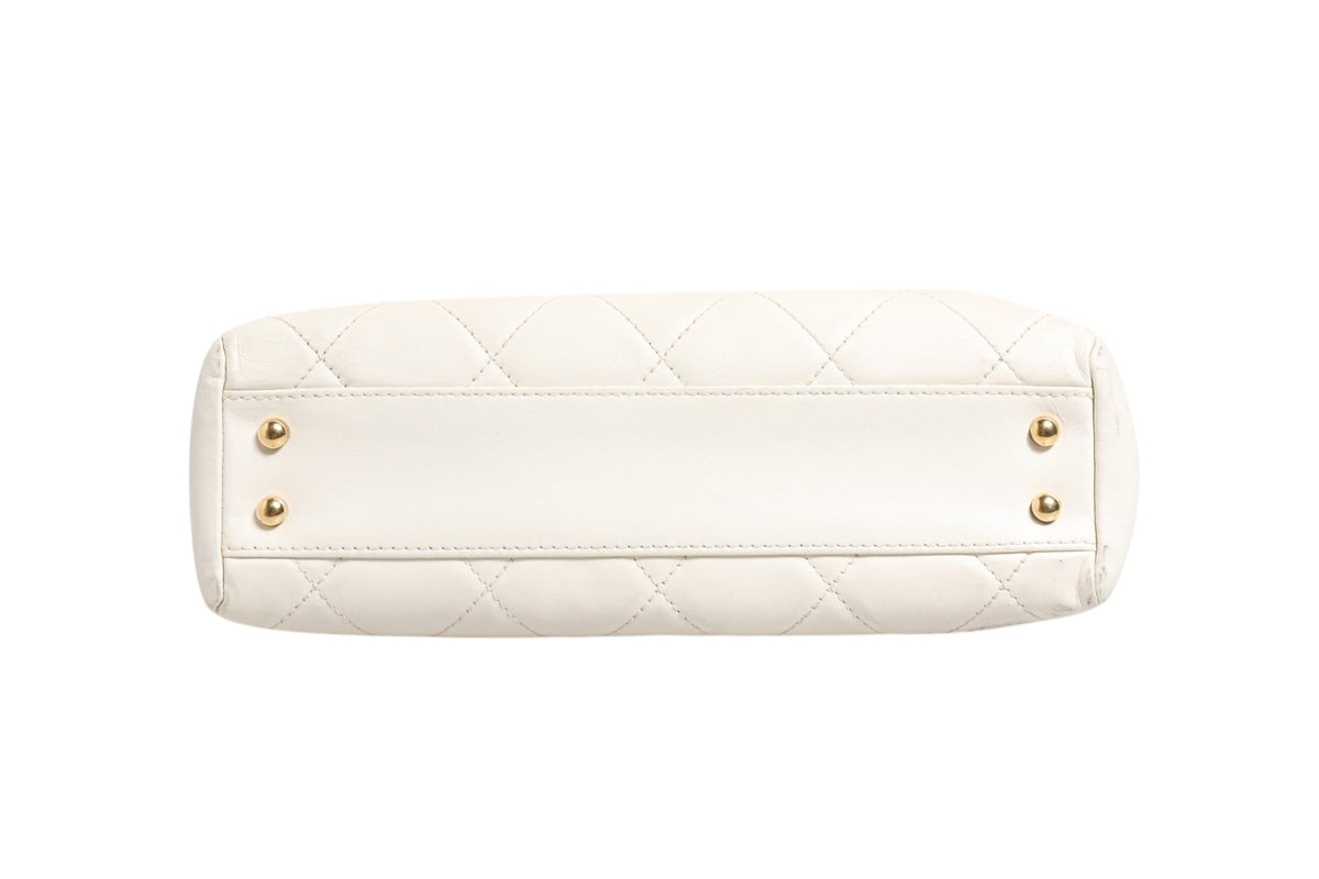 Chanel Shiny Calfskin Quilted Mini 22 White Women's 1792563 (Pre-Owned)