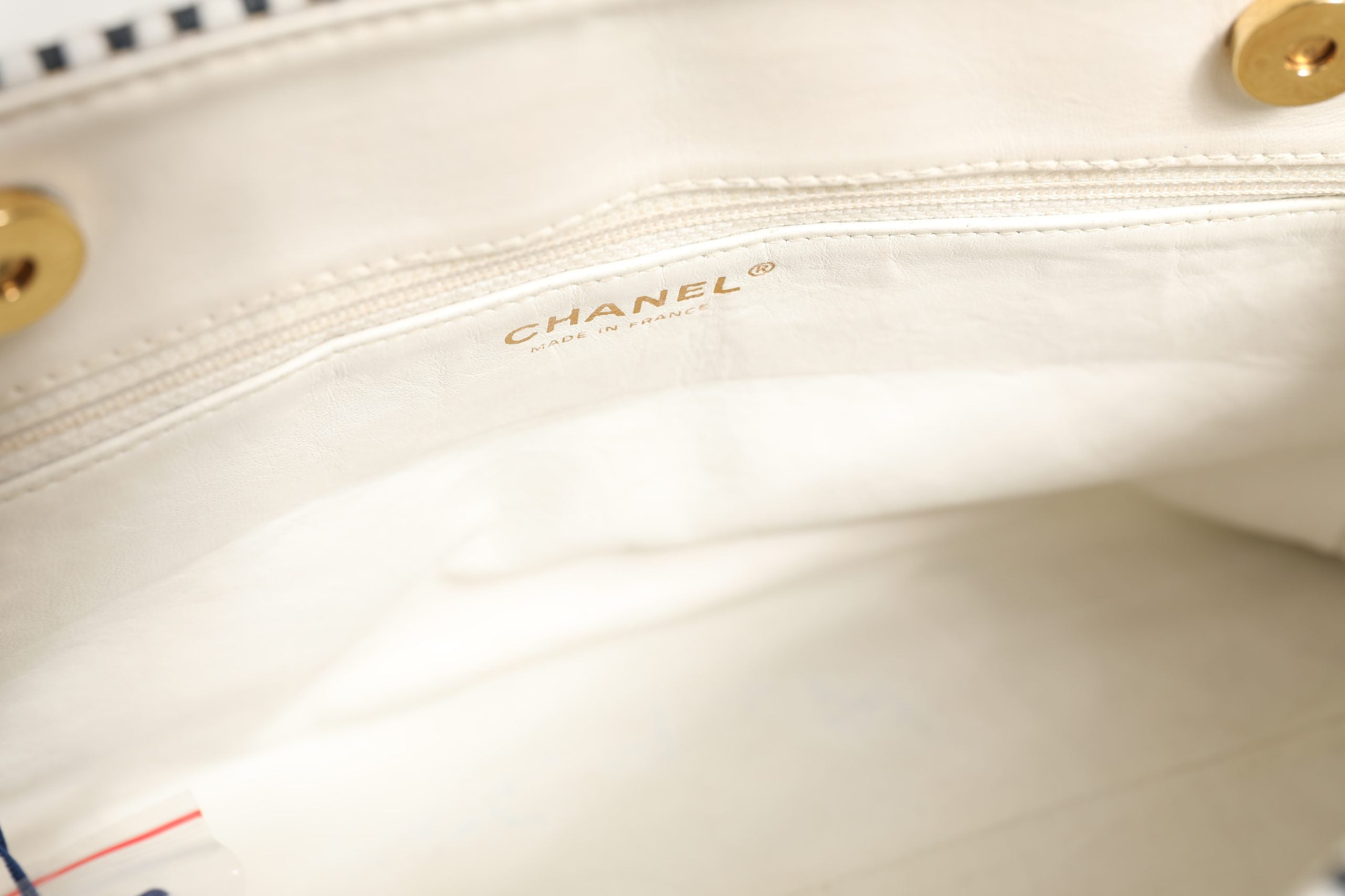 Chanel Shiny Calfskin Quilted Mini 22 White Women's 1792563 (Pre-Owned)