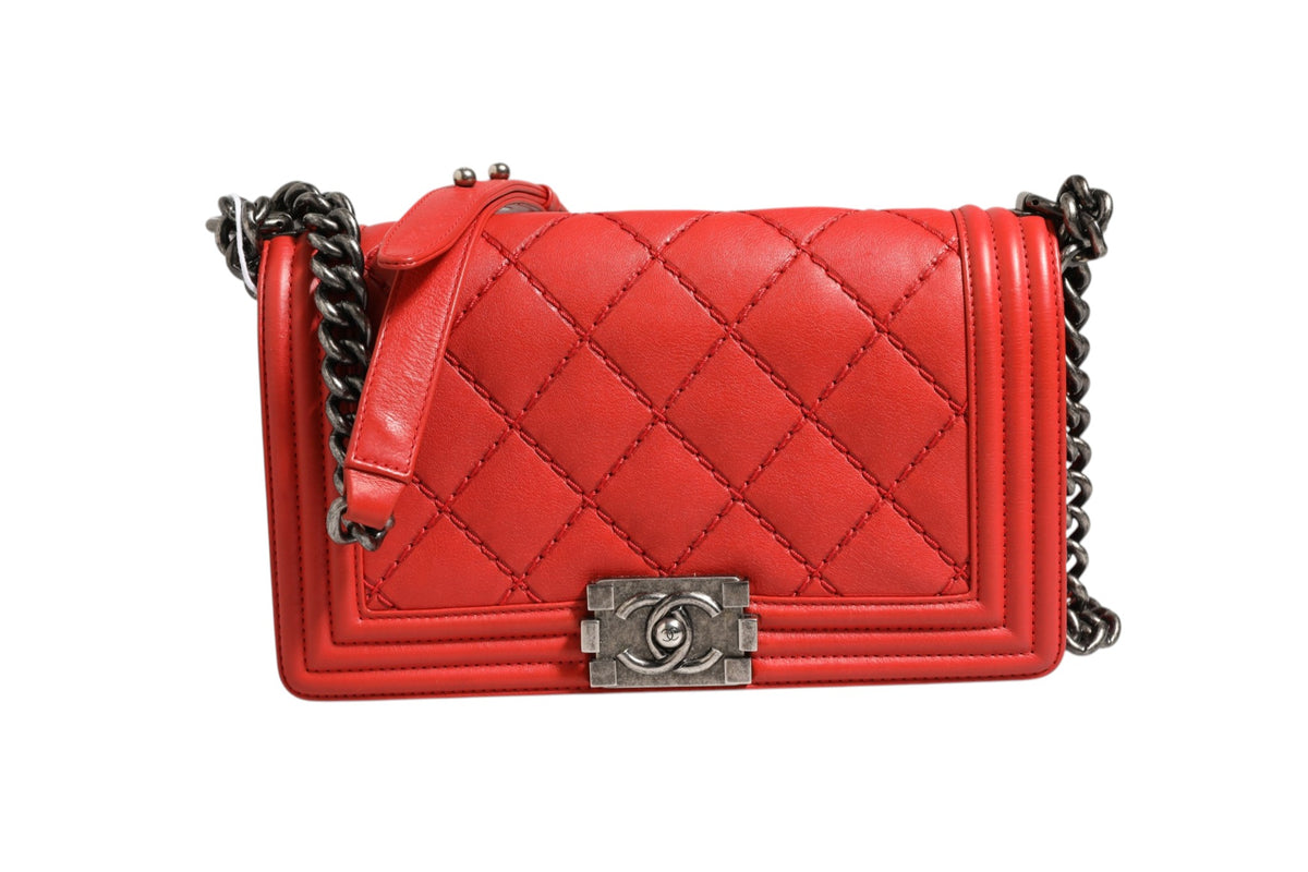 Chanel Red Diamond Stitch Calfskin Leather New Medium Boy Women's Bag (Pre-Owned)