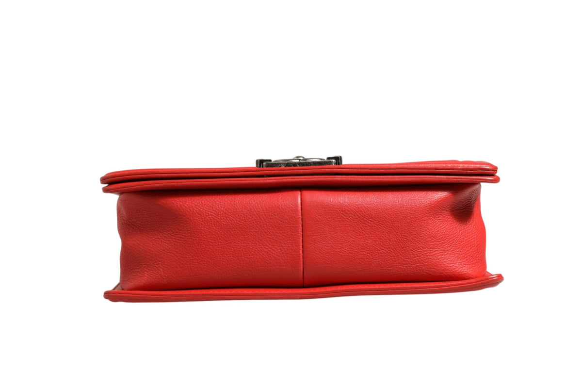 Chanel Red Diamond Stitch Calfskin Leather New Medium Boy Women's Bag (Pre-Owned)