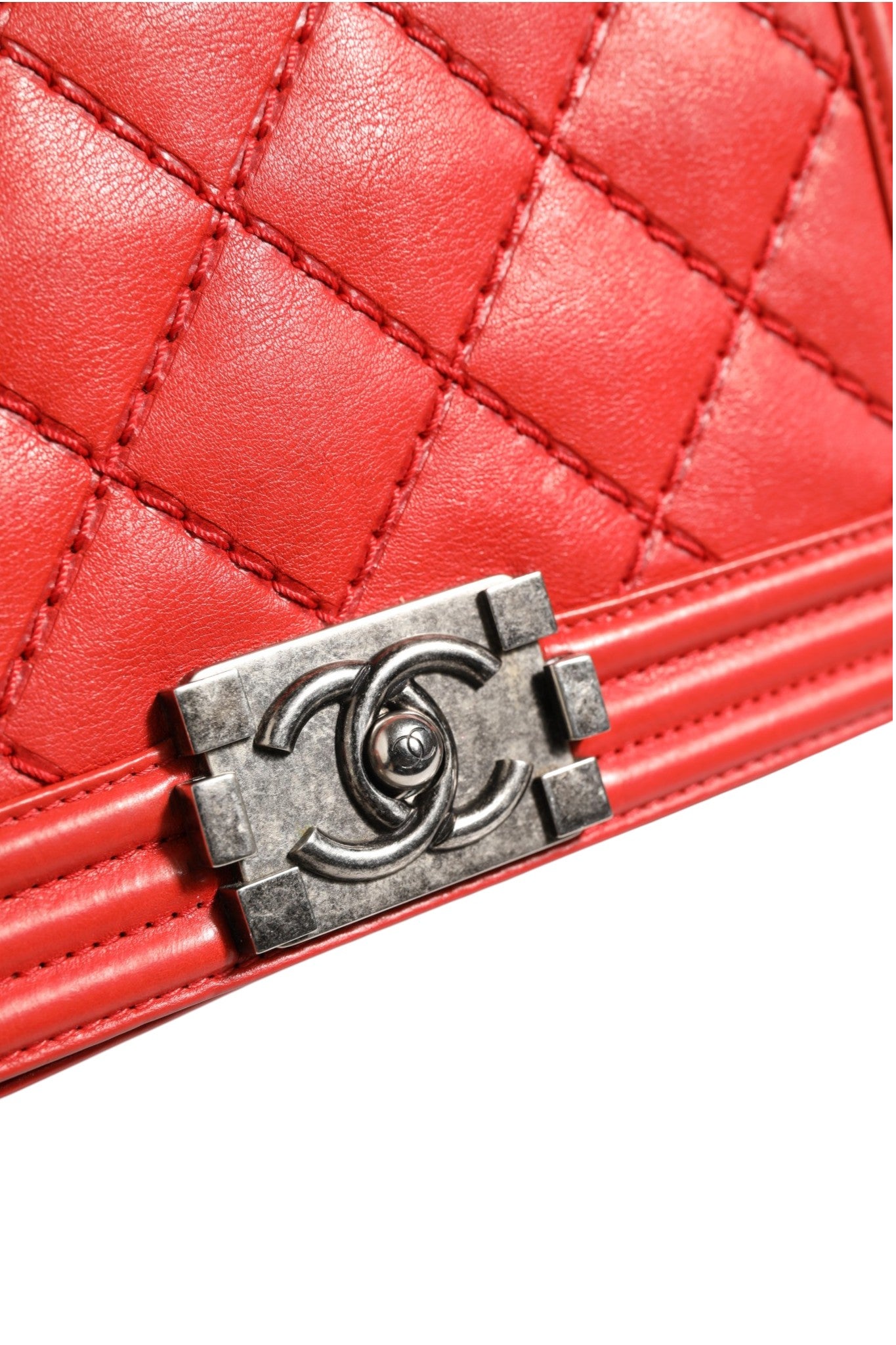 Chanel Red Diamond Stitch Calfskin Leather New Medium Boy Women's Bag (Pre-Owned)