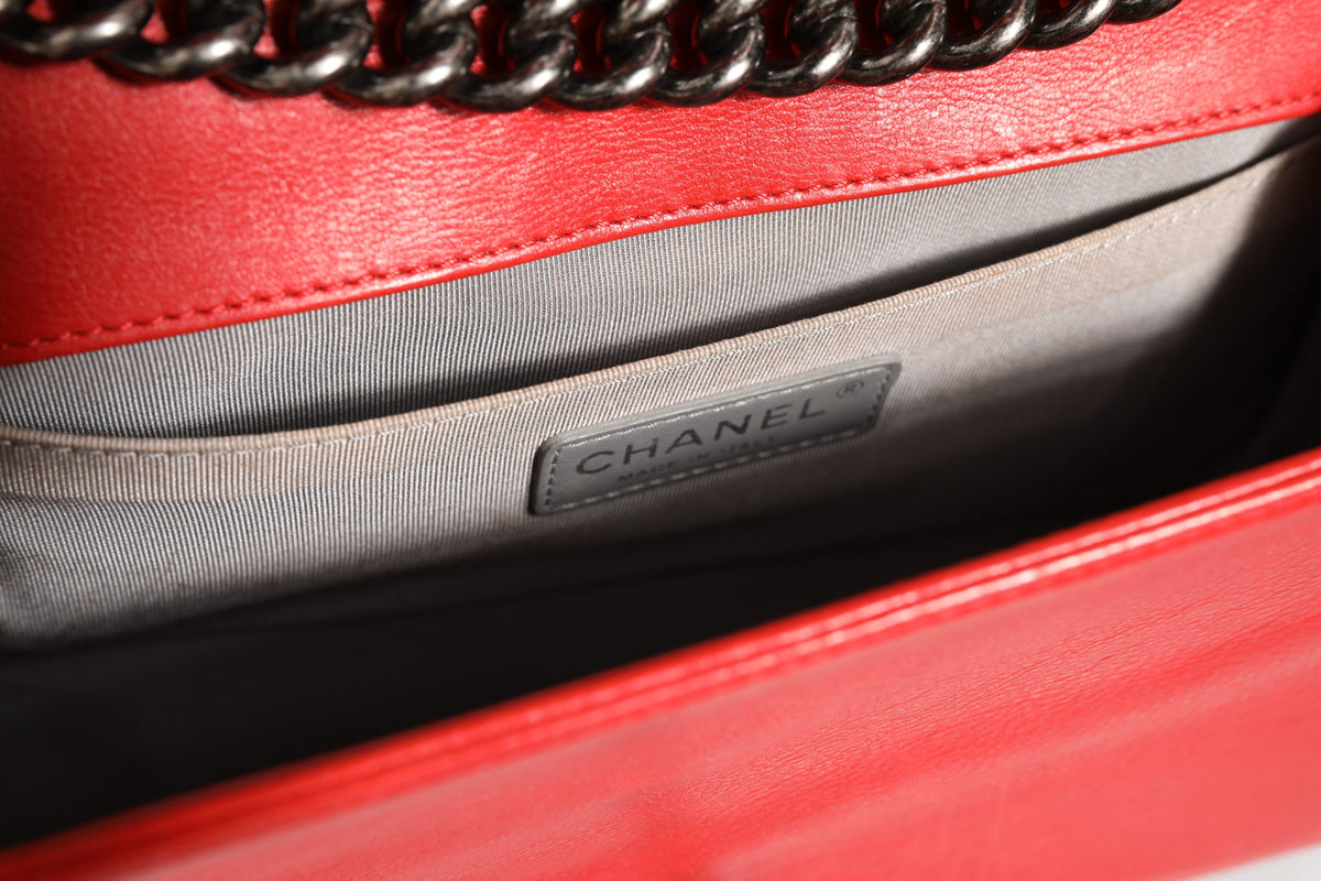 Chanel Red Diamond Stitch Calfskin Leather New Medium Boy Women's Bag (Pre-Owned)