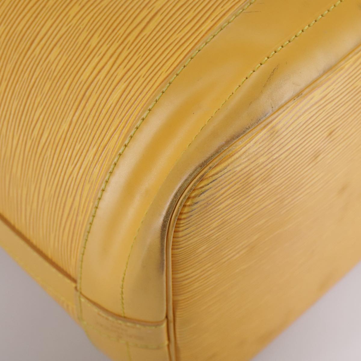 Louis Vuitton Noe Yellow Leather Shoulder Bag (Pre-Owned)