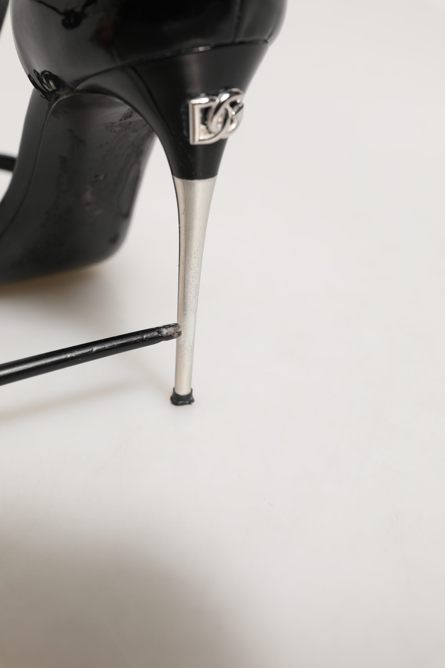 Dolce & Gabbana Black Leather T-strap Heels Sandals Women's Shoes (Pre-Owned)