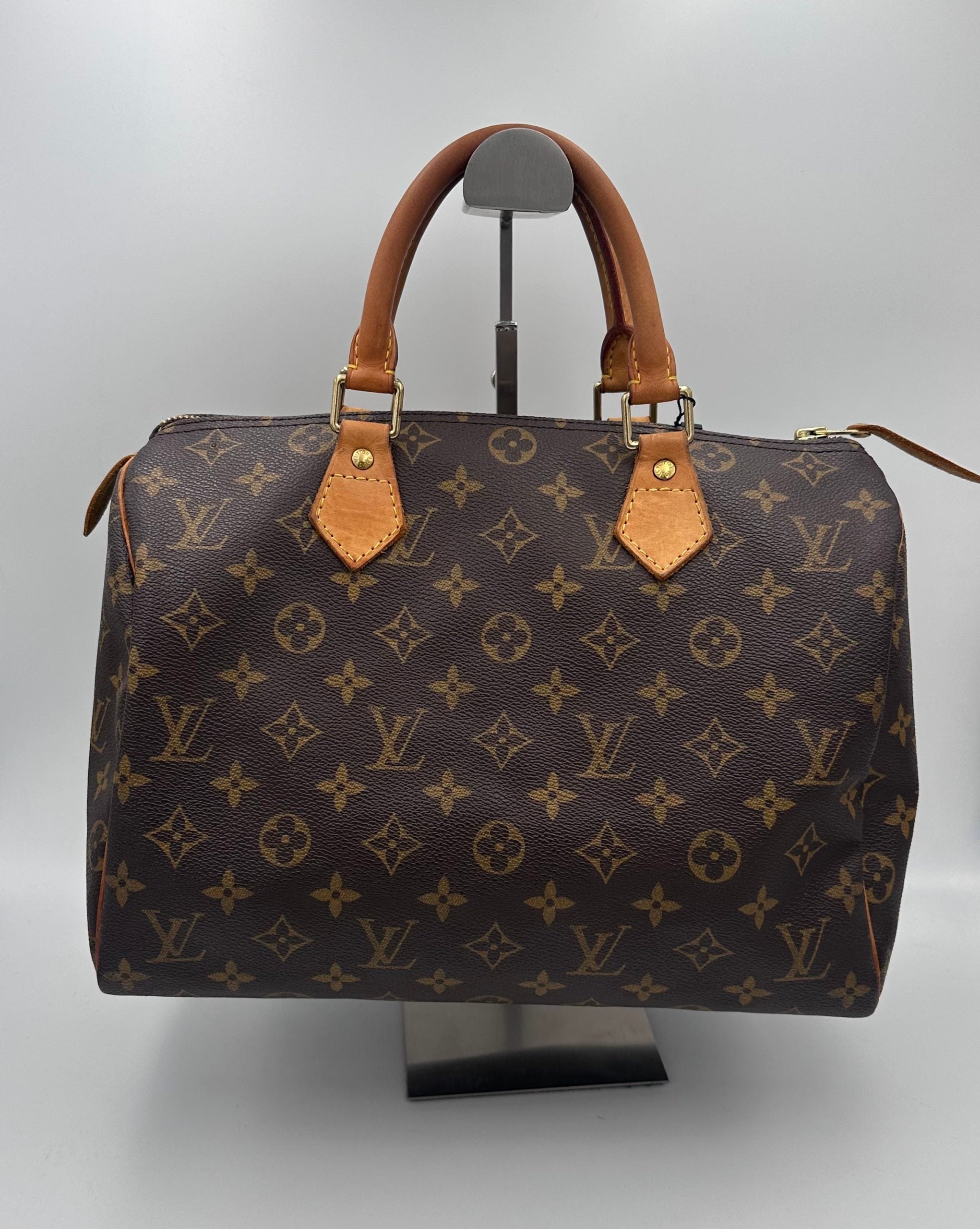 Louis Vuitton LOUIS VUITTON Speedy 30 Monogram Handbag (Pre-Owned)