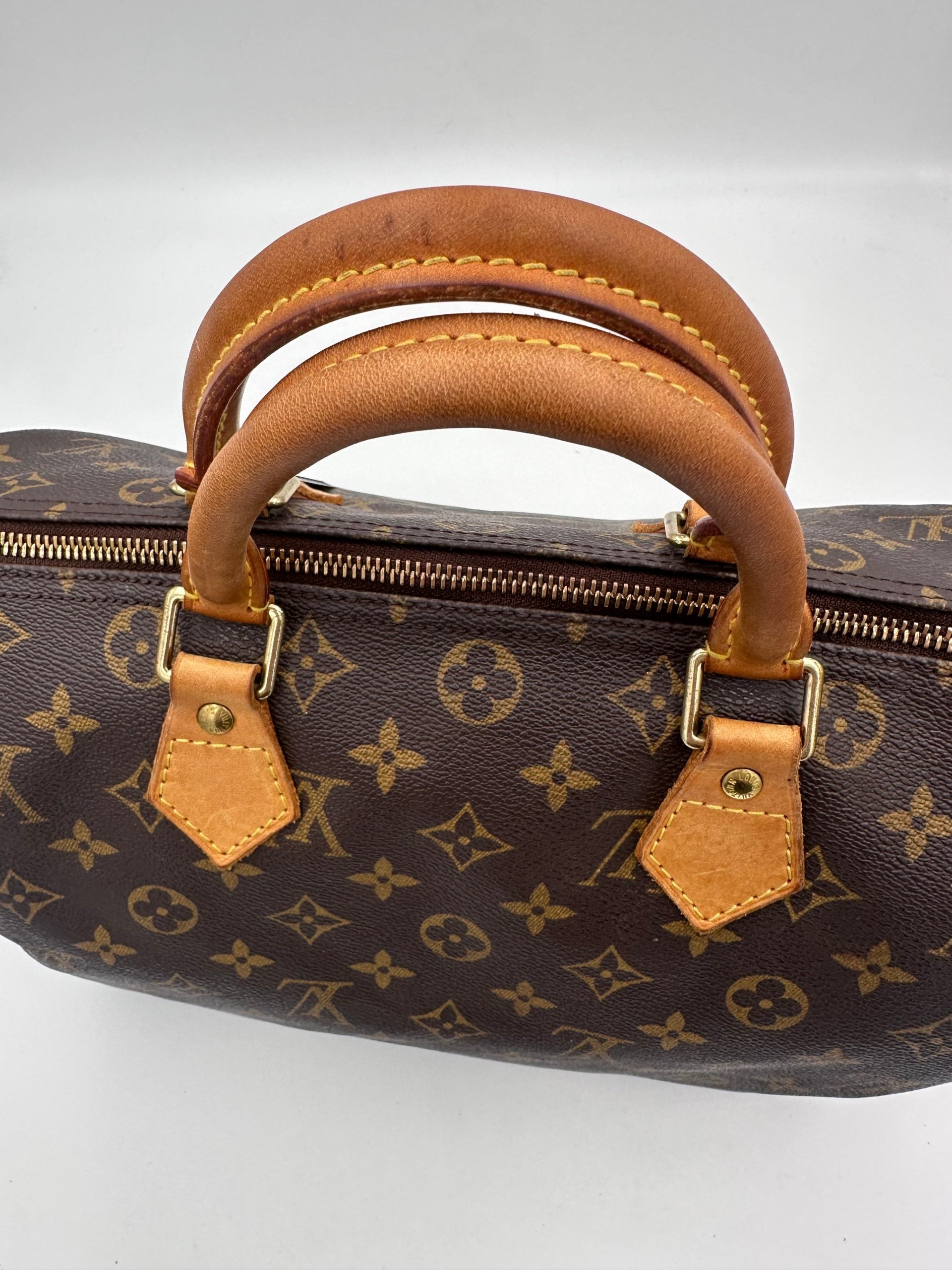 Louis Vuitton LOUIS VUITTON Speedy 30 Monogram Handbag (Pre-Owned)