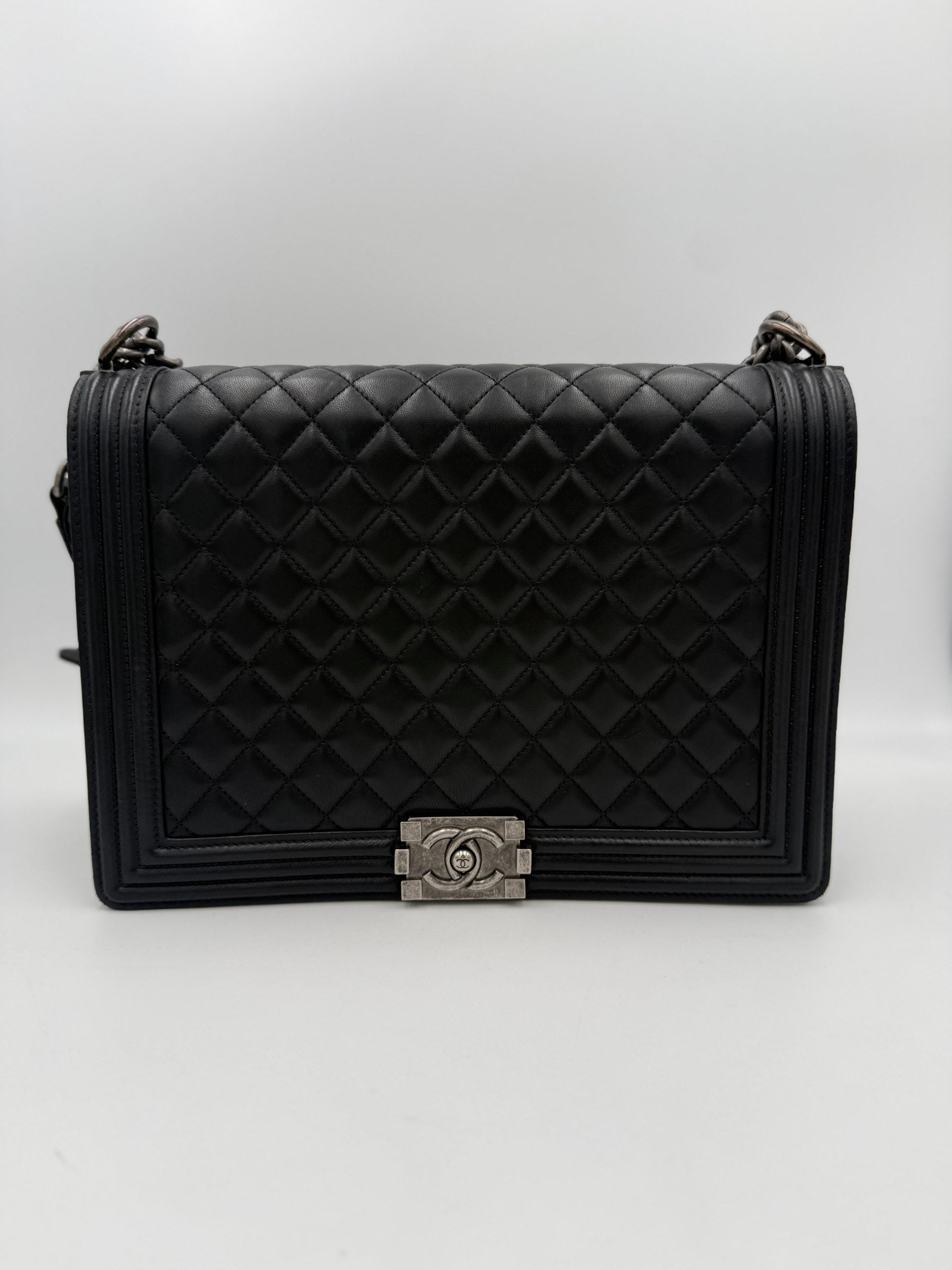 Chanel Bicolor Leather Women's Handbag (Pre-Owned)