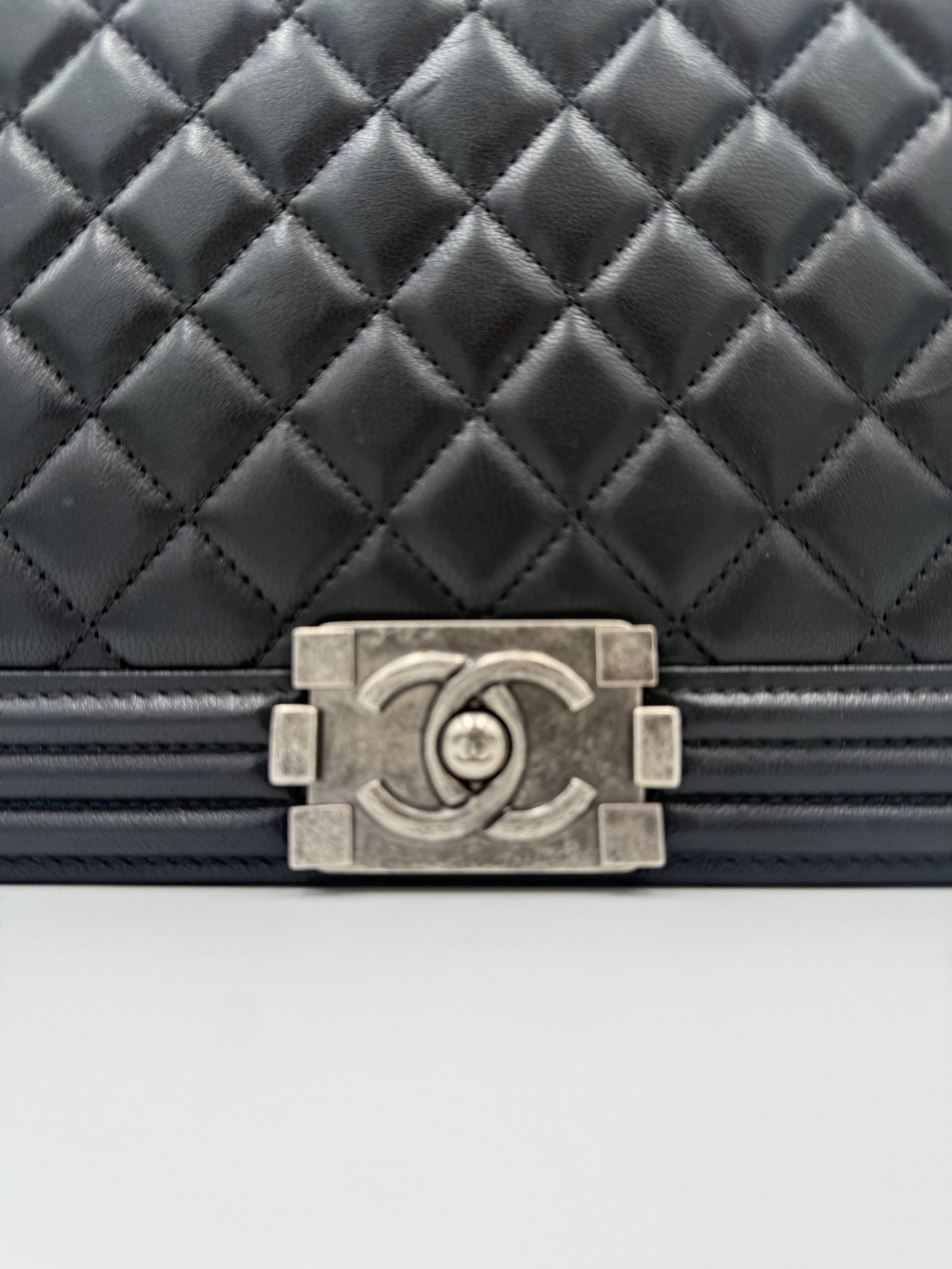 Chanel Bicolor Leather Women's Handbag (Pre-Owned)