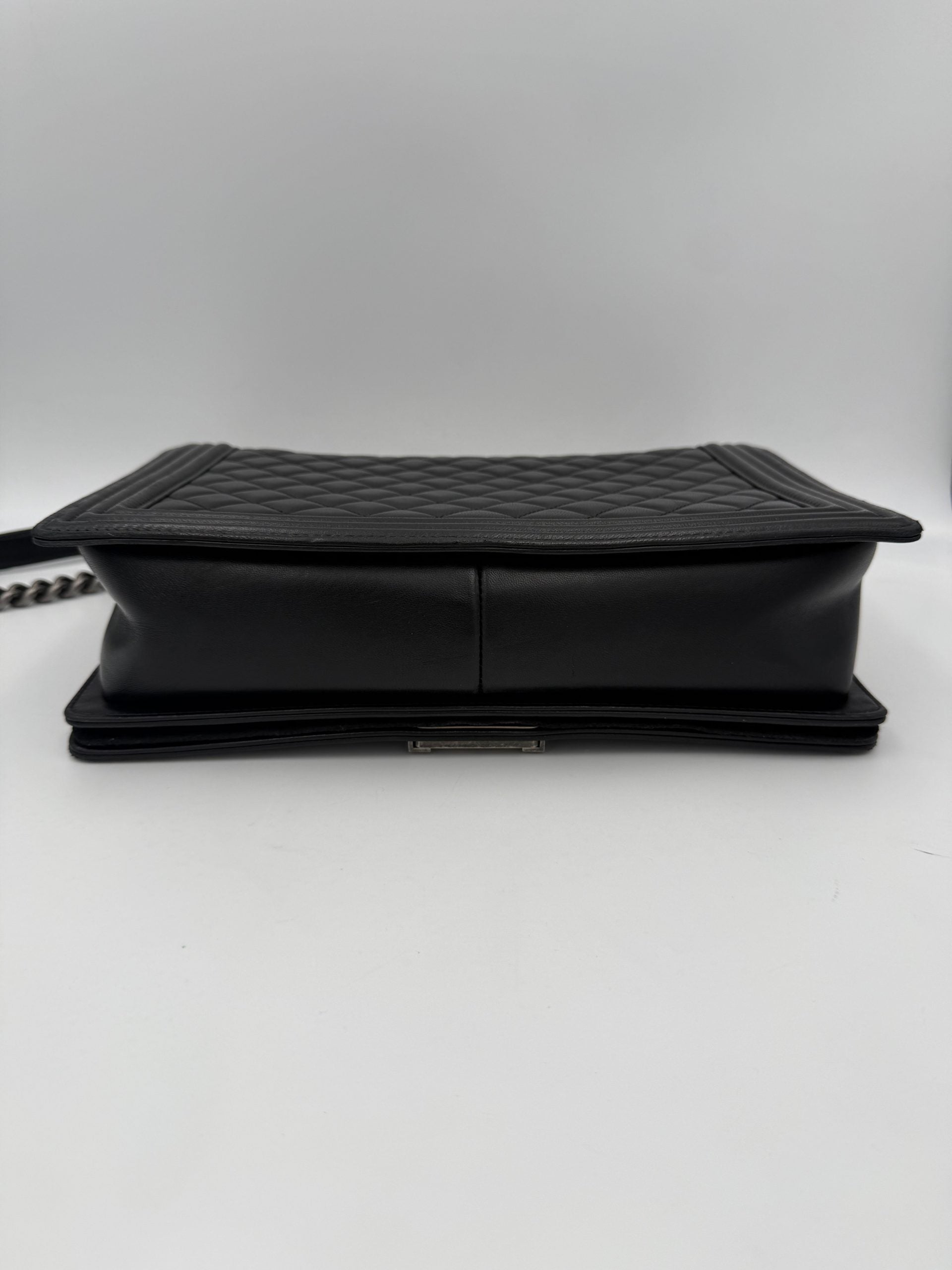 Chanel Bicolor Leather Women's Handbag (Pre-Owned)