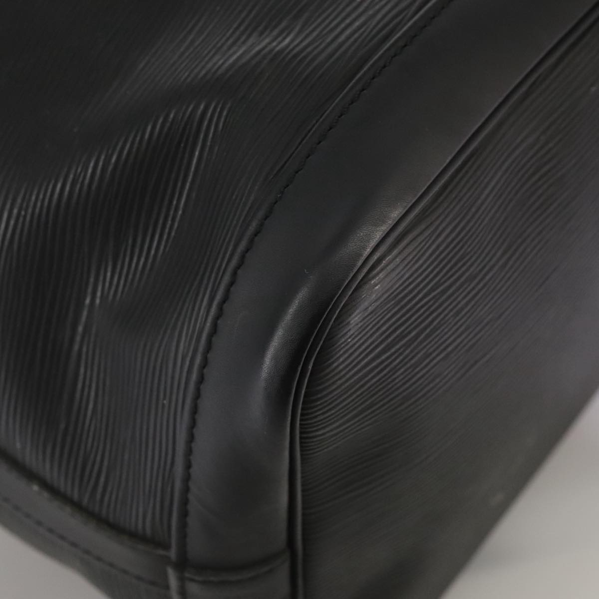 Louis Vuitton Petit Noé Black Leather Shoulder Bag (Pre-Owned)