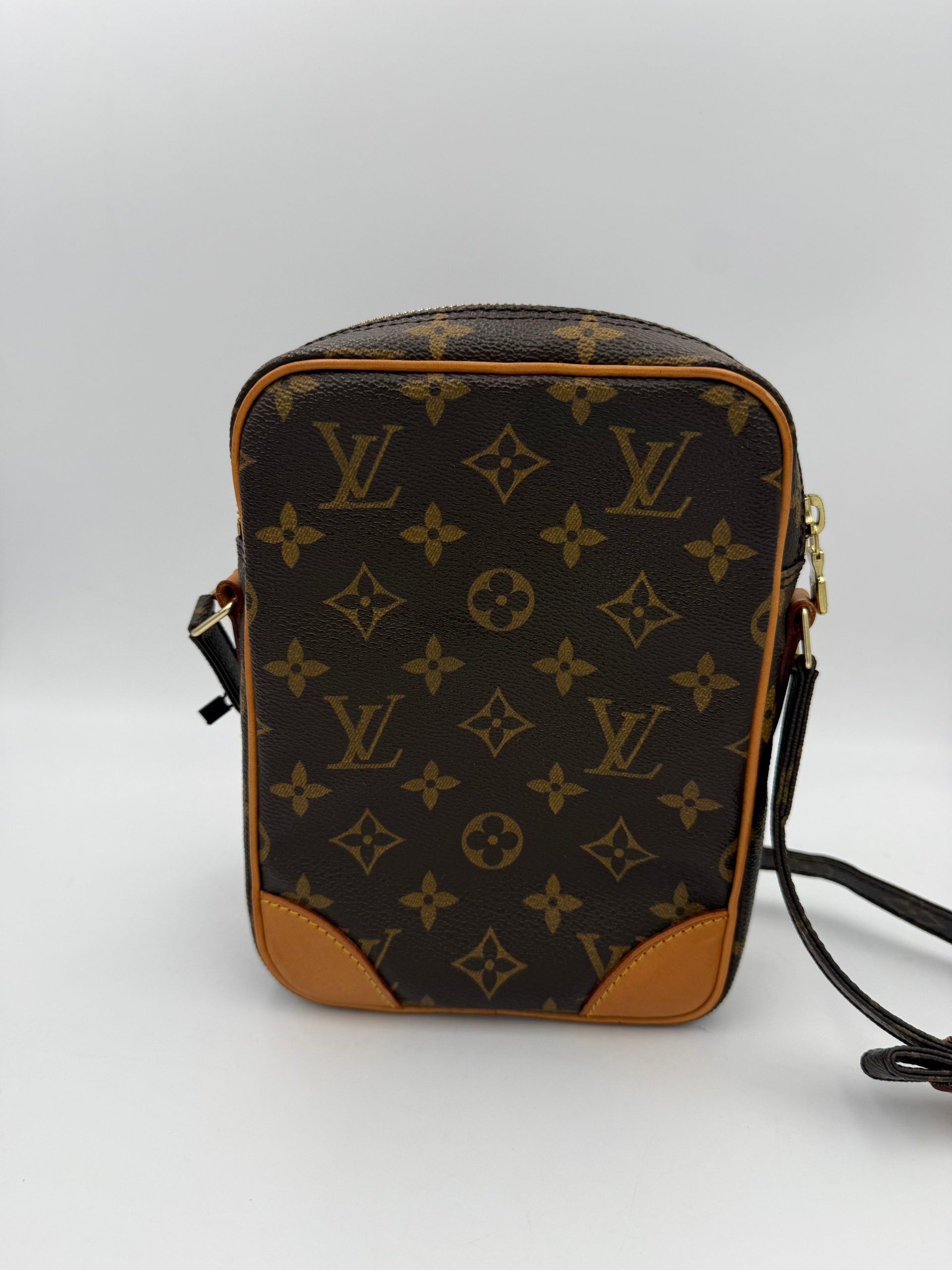 Louis Vuitton LOUIS VUITTON DANUBE Monogram Handbag (Pre-Owned)