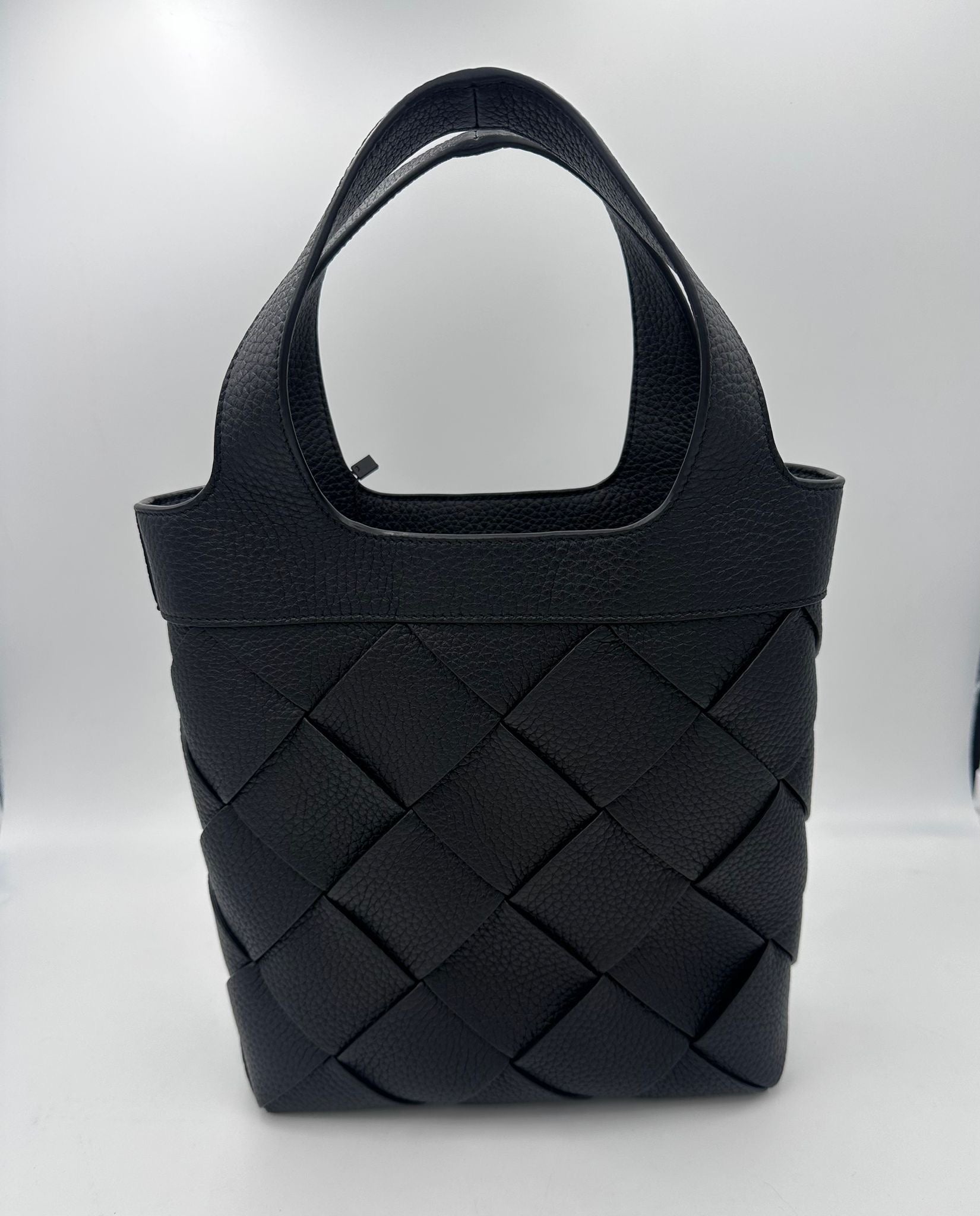 Bottega Veneta BOTTEGA VENETA Small DIAGO Black Handbag (Pre-Owned)
