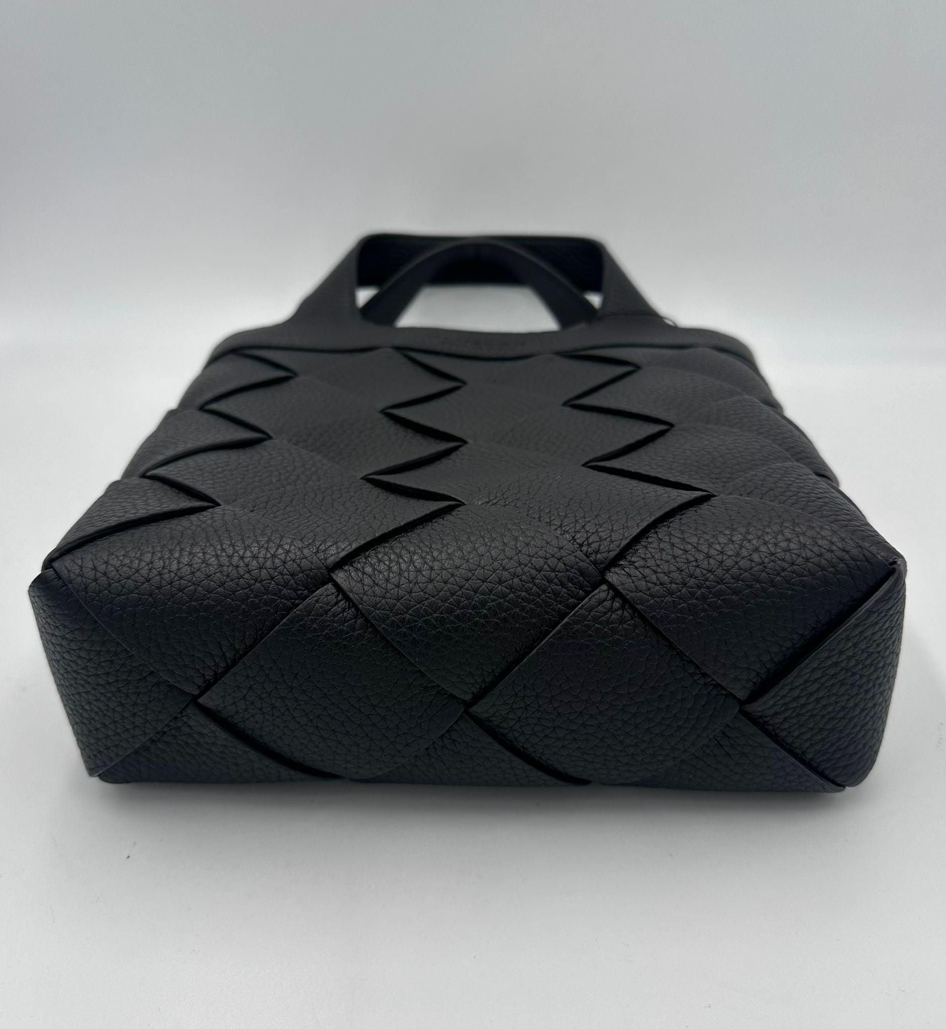 Bottega Veneta BOTTEGA VENETA Small DIAGO Black Handbag (Pre-Owned)