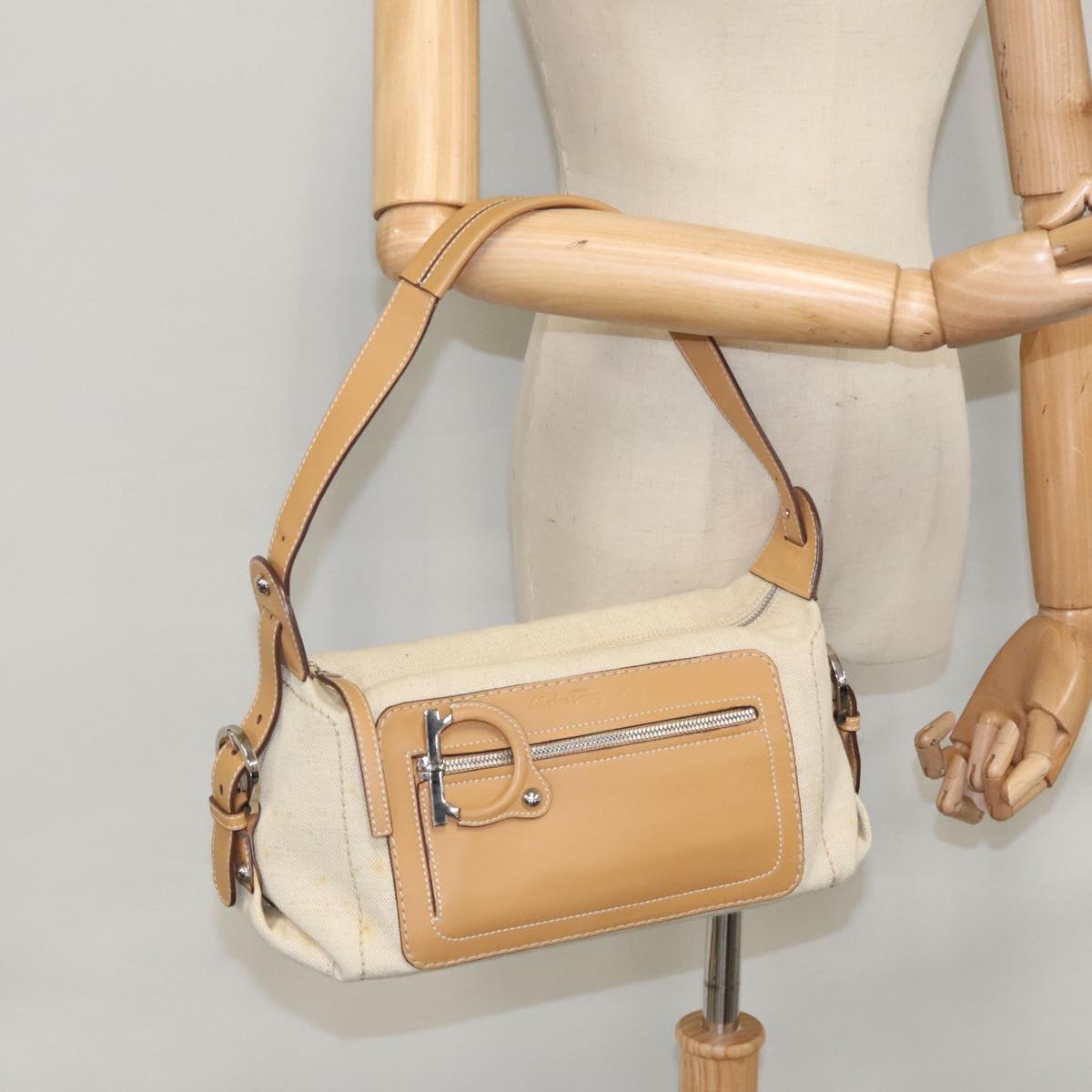 Salvatore Ferragamo Gancini Beige Canvas Shoulder Bag (Pre-Owned)