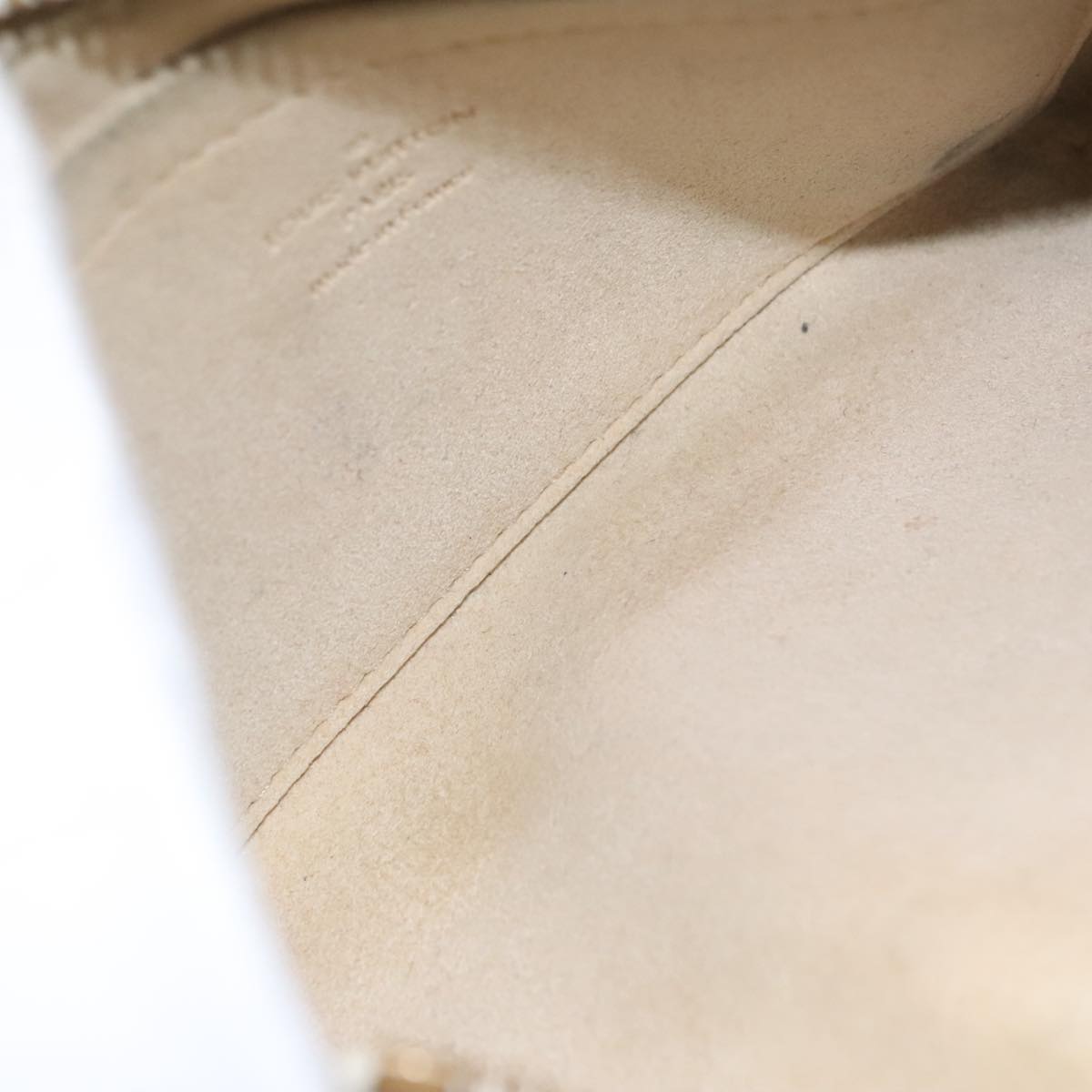 Louis Vuitton Mira White Canvas Clutch Bag (Pre-Owned)