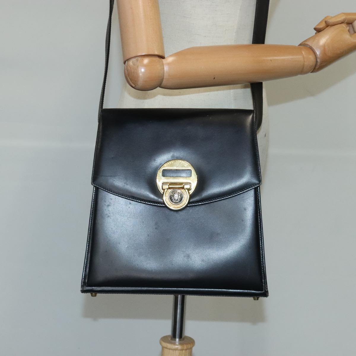 Versace Black Leather Shoulder Bag (Pre-Owned)