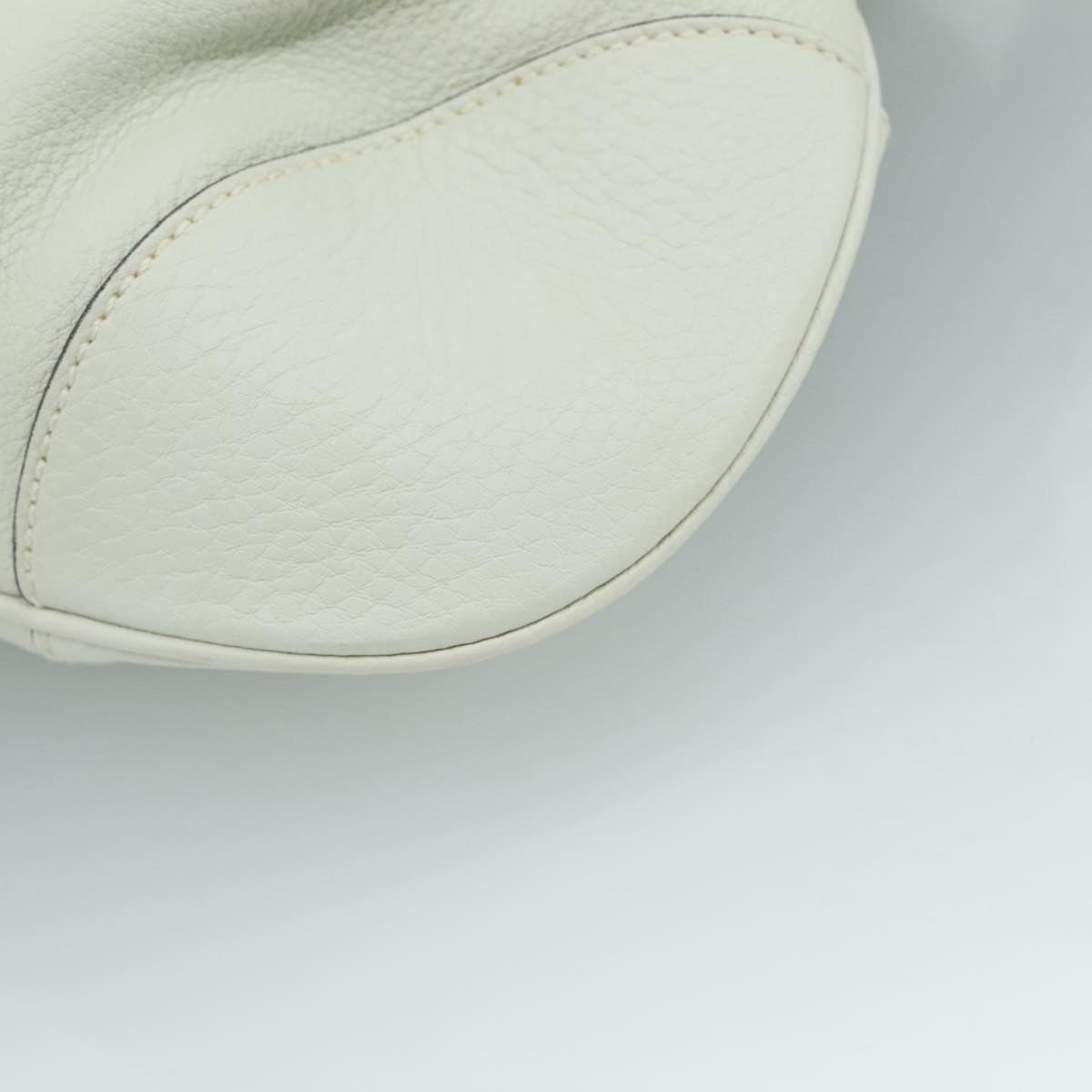Salvatore Ferragamo Gancini White Leather Handbag (Pre-Owned)