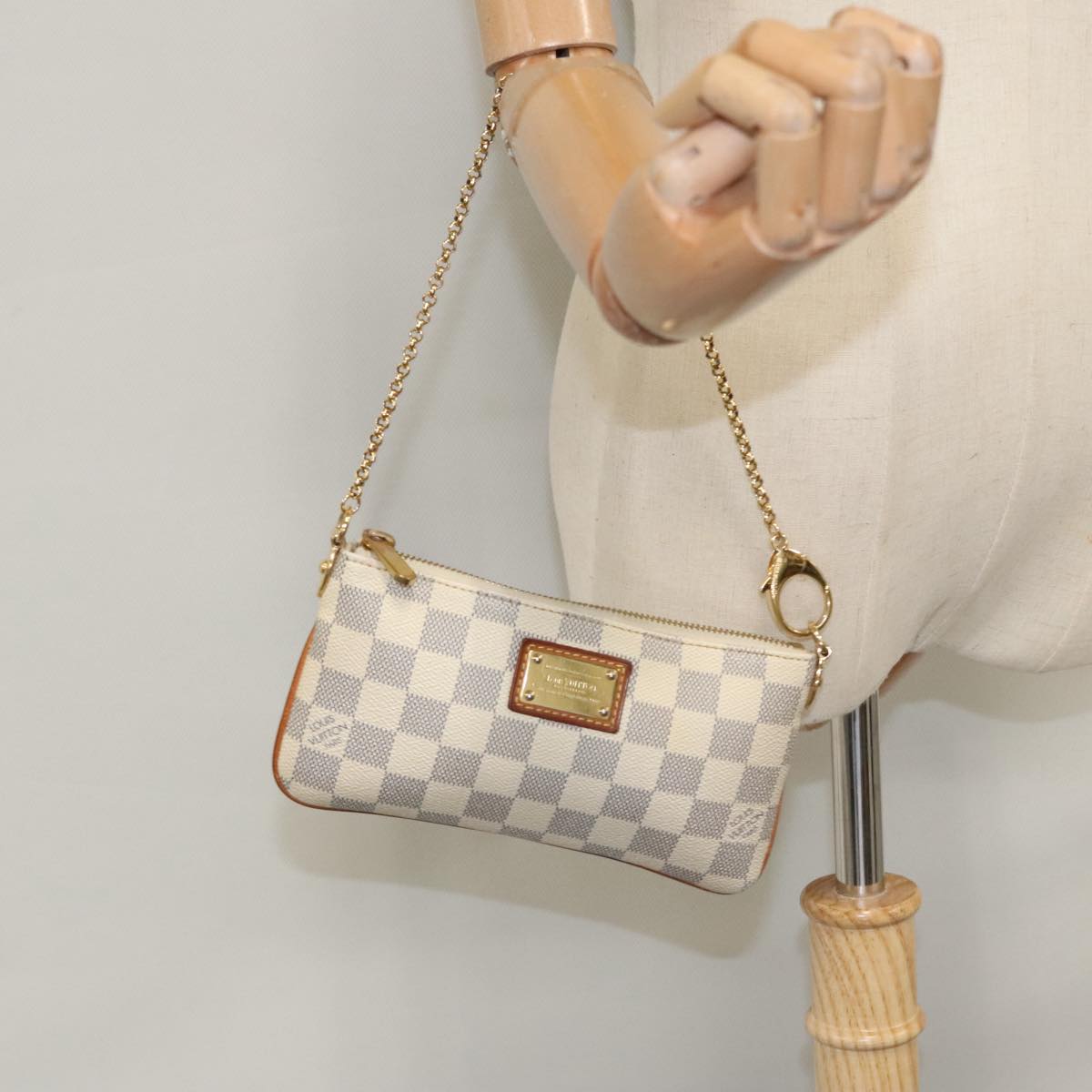 Louis Vuitton Mira White Canvas Clutch Bag (Pre-Owned)