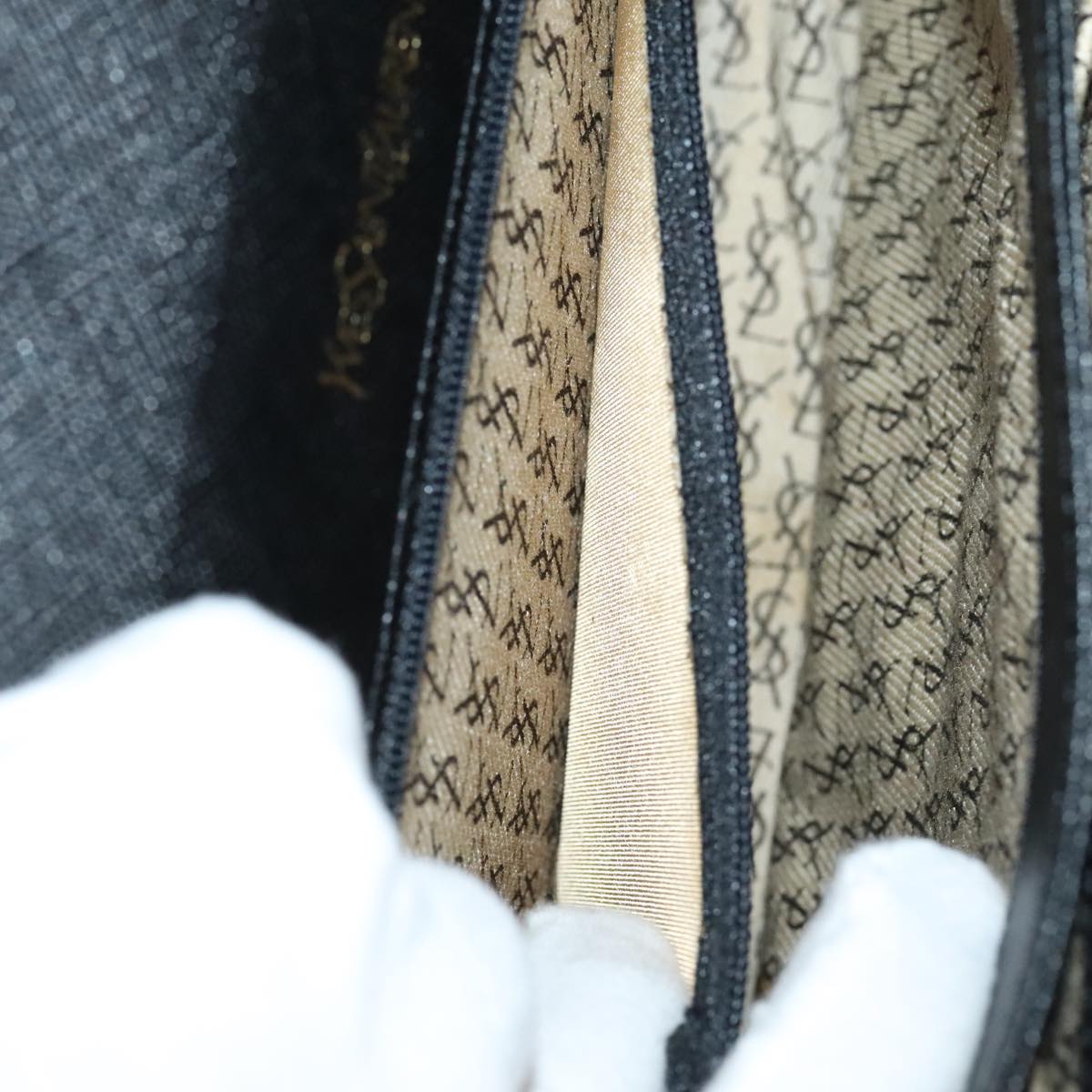 Yves Saint Laurent Black Leather Shoulder Bag (Pre-Owned)