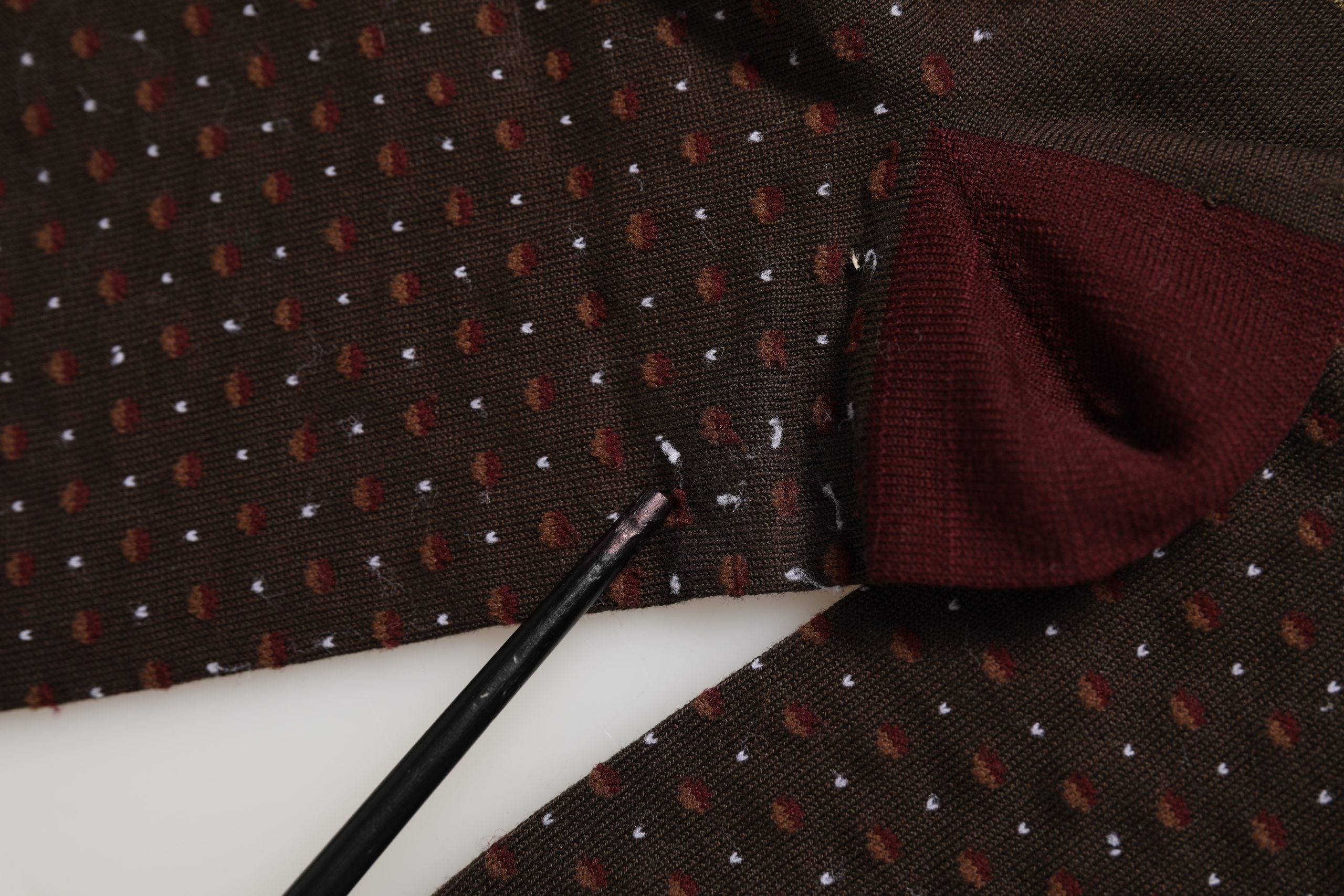 Dolce & Gabbana Maroon Dotted Wool Over The Calf Accessory Men's Socks (Pre-Owned)