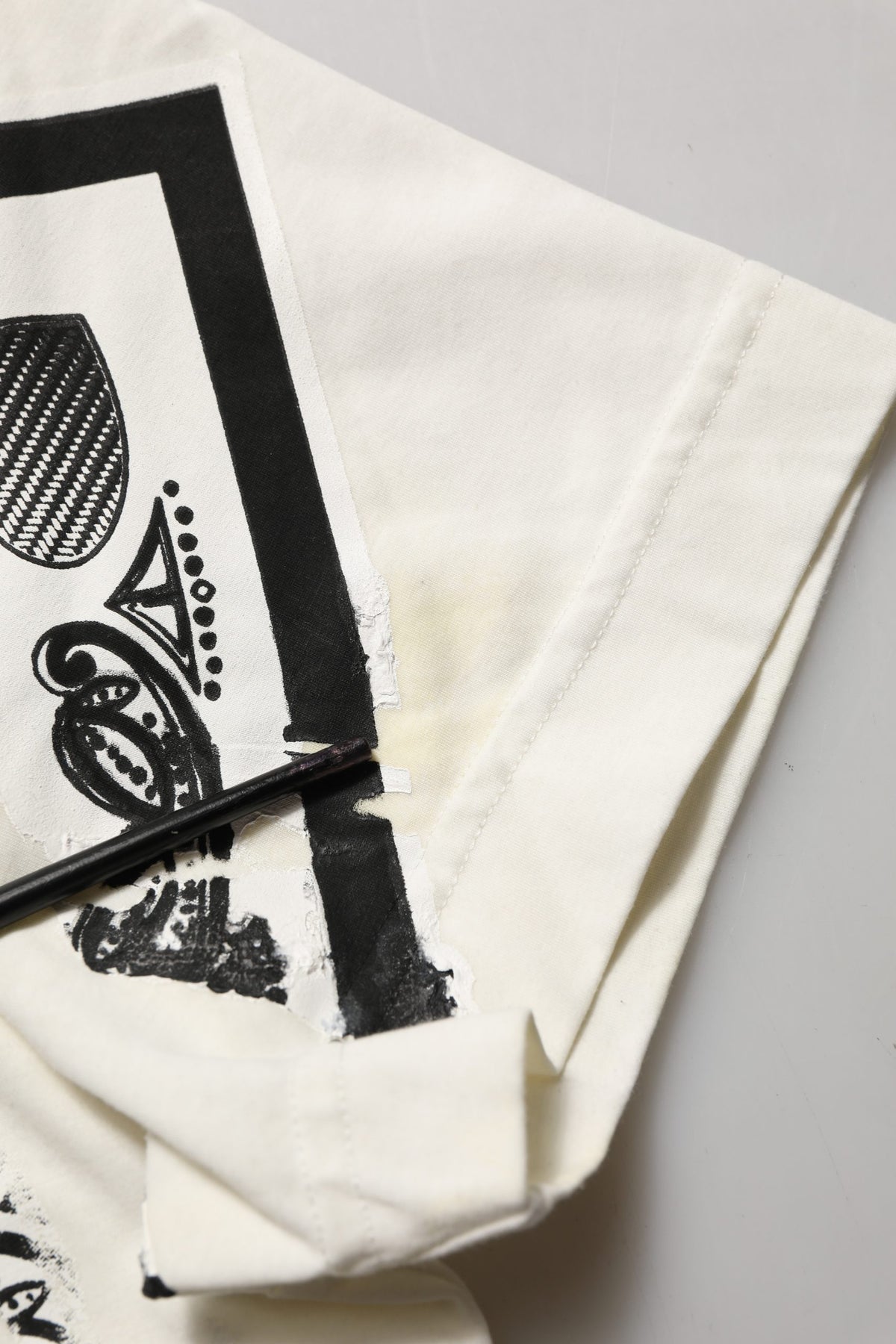 Dolce & Gabbana White Bandana Print Cotton Crew Neck Men's T-shirt (Pre-Owned)