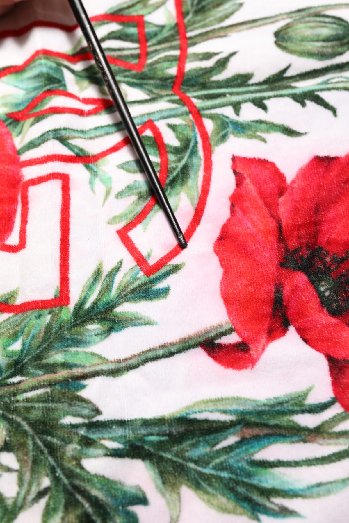 Dolce & Gabbana White Floral Poppy Print DG Logo Beach Women's Towel (Pre-Owned)
