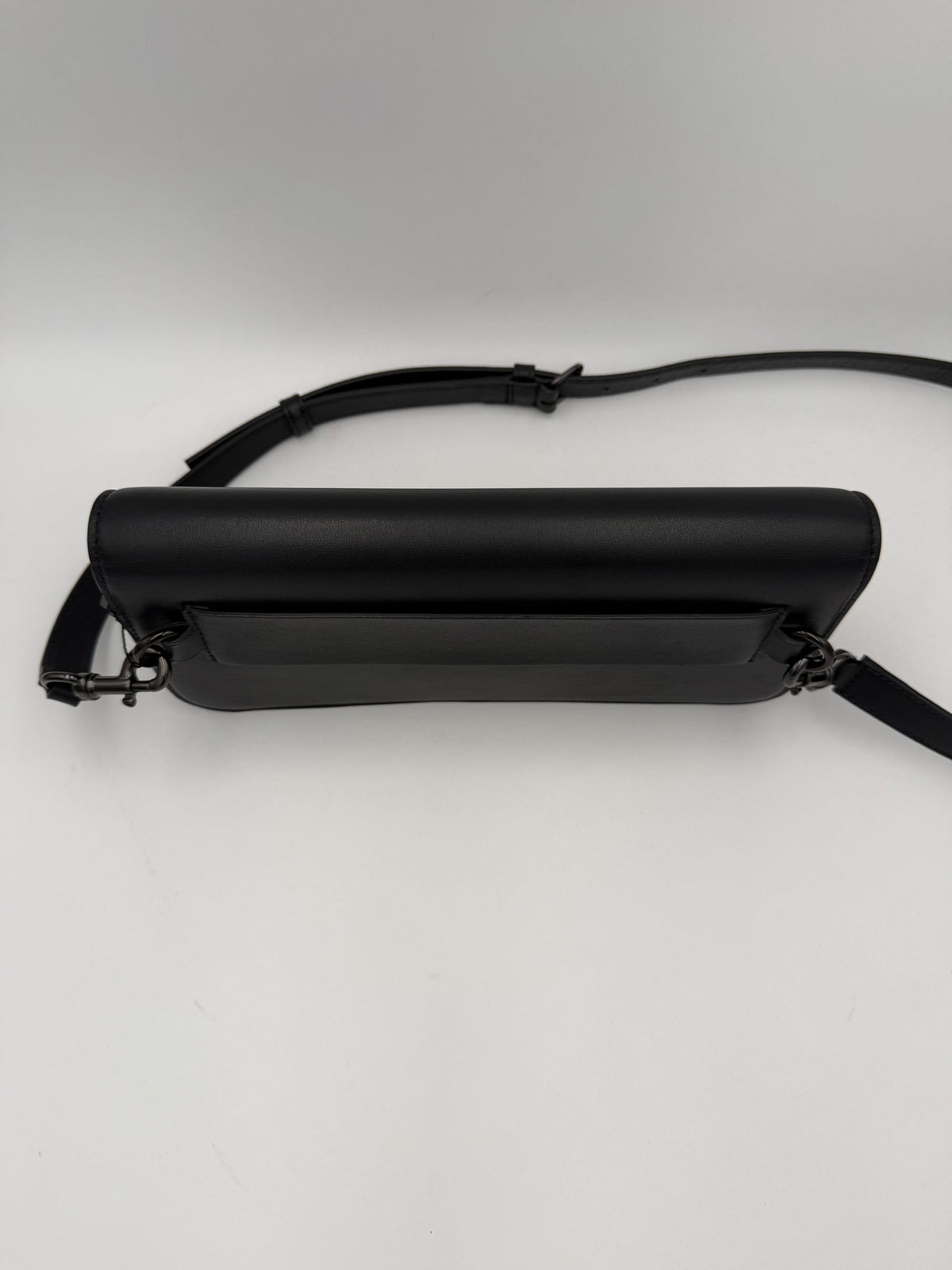 Valentino Garavani Bicolor Leather Handbag (Pre-Owned)