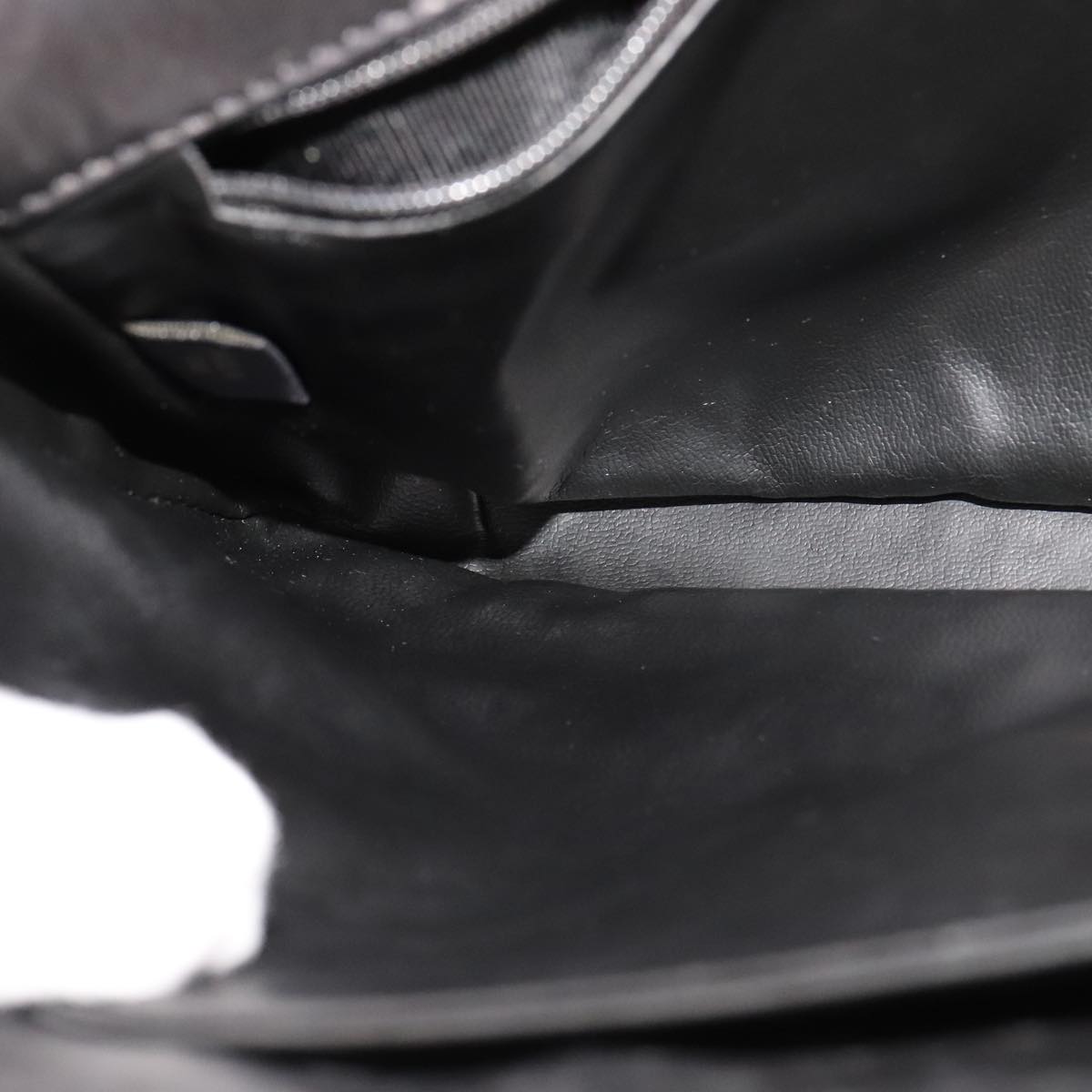 Bally Black Leather Shoulder Bag (Pre-Owned)