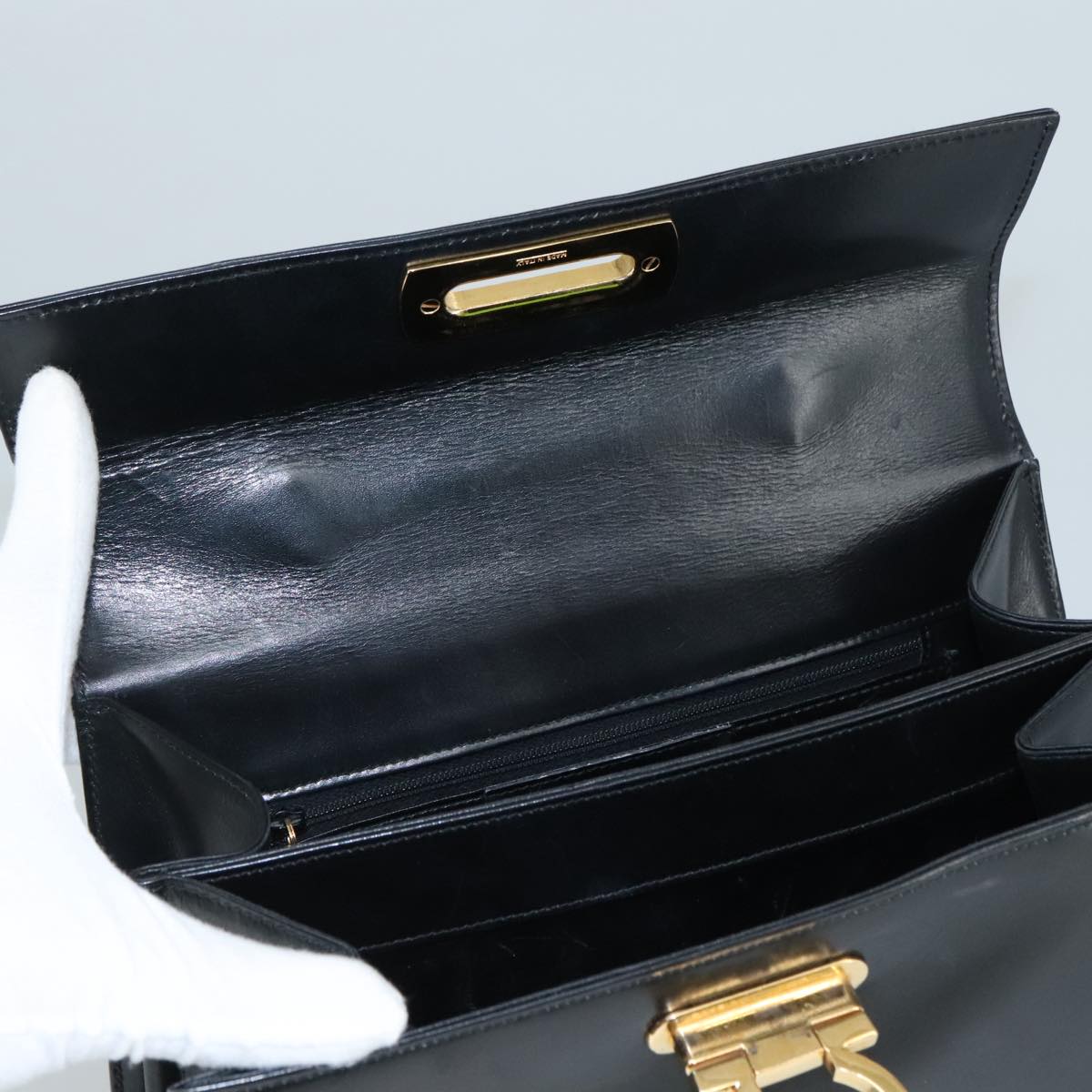 Salvatore Ferragamo Gancini Black Leather Handbag (Pre-Owned)