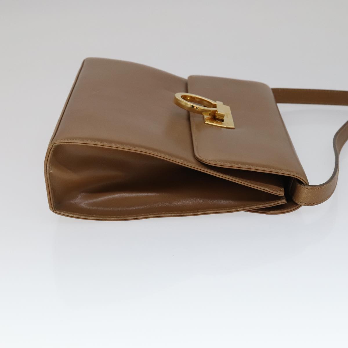 Salvatore Ferragamo Gancini Brown Leather Shoulder Bag (Pre-Owned)