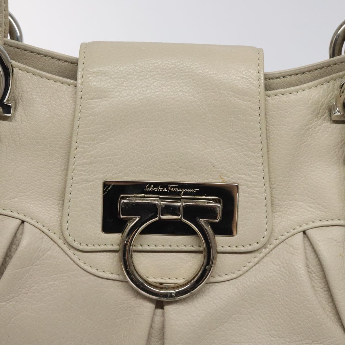 Salvatore Ferragamo Gancini White Leather Shoulder Bag (Pre-Owned)