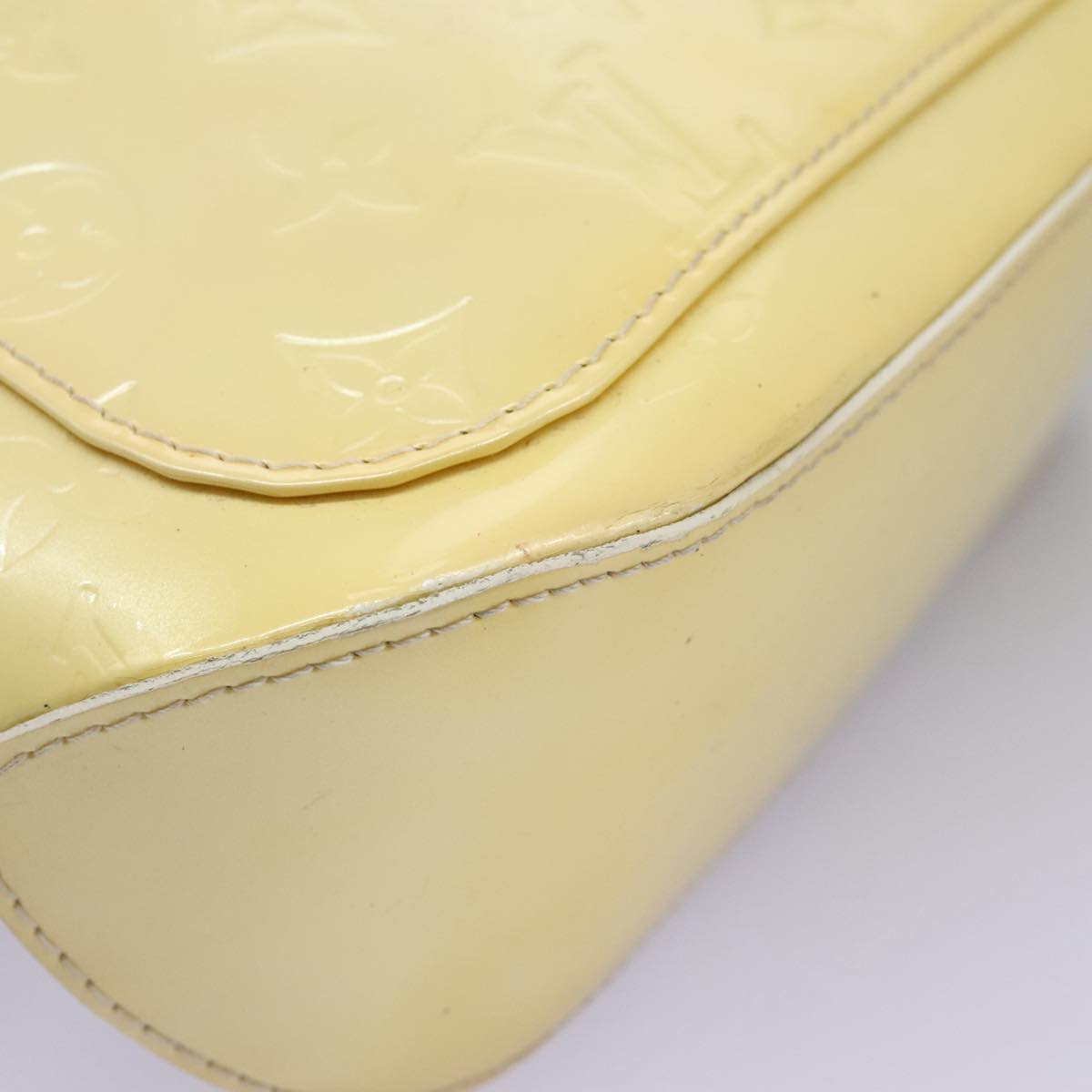 Louis Vuitton Minna Beige Patent Leather Shoulder Bag (Pre-Owned)