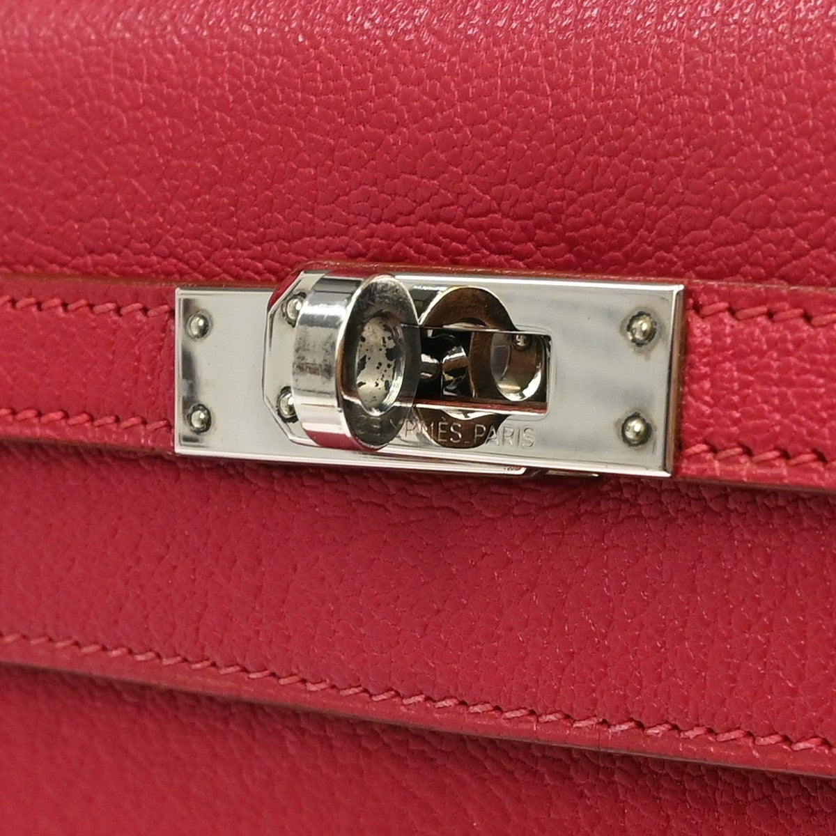 Hermes Kelly Red Chevre De Coromandel With Palladium Hardware Pink Calfskin Handbag (Pre-Owned)