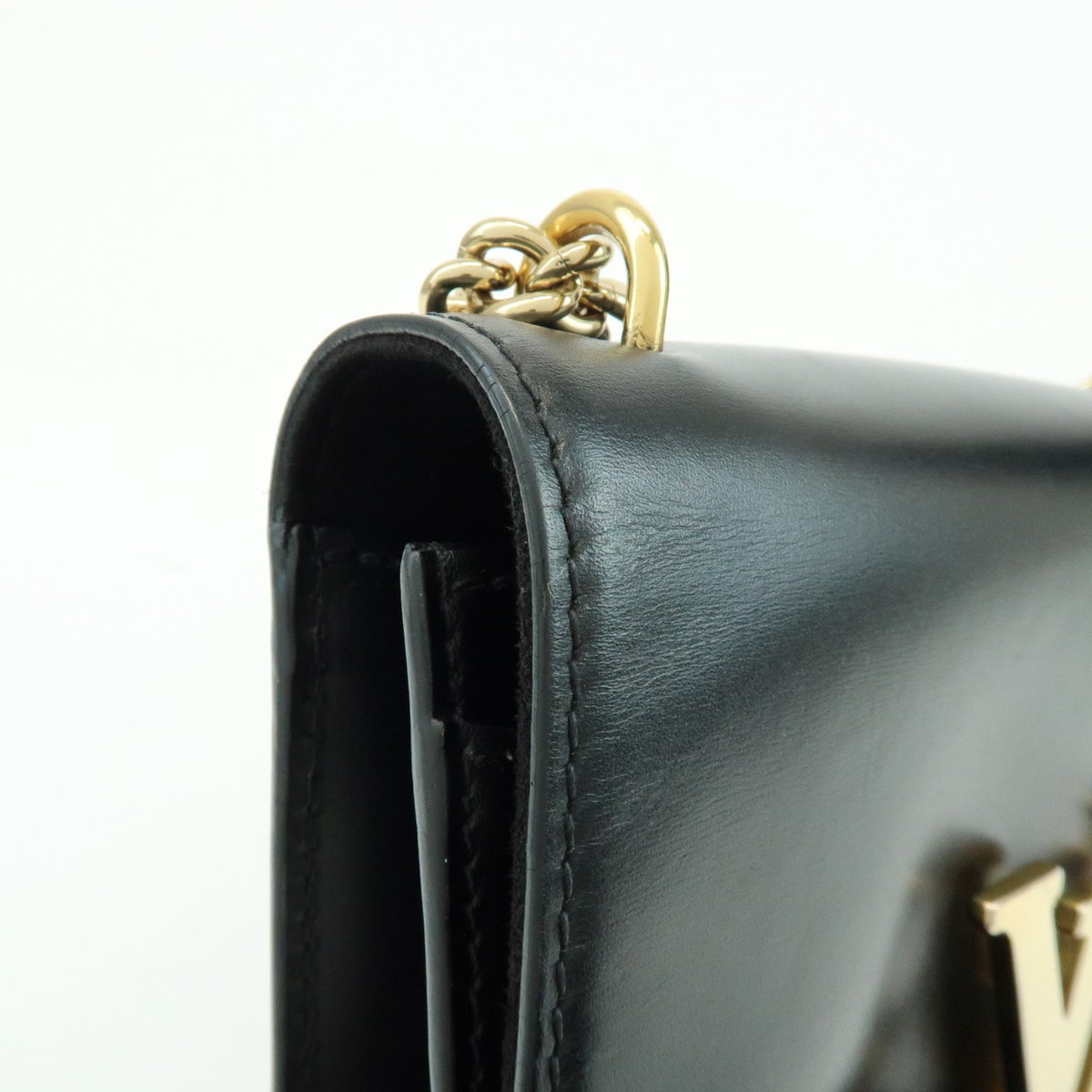 Louis Vuitton Chain Louise Clutch Leather Black Leather Clutche & Pouche Bag (Pre-Owned)