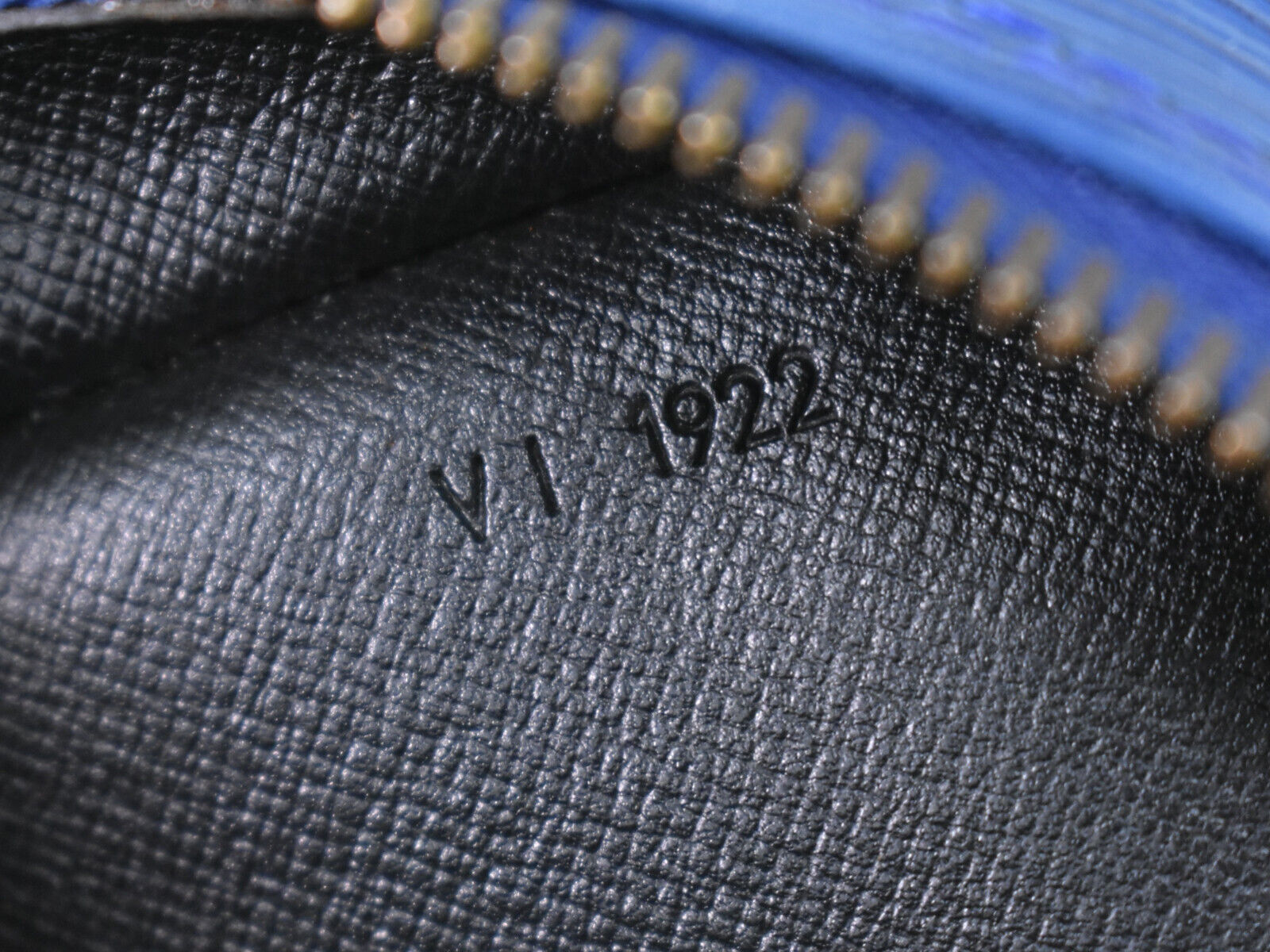 Louis Vuitton Porte Documents Voyage Blue Leather Handbag (Pre-Owned)