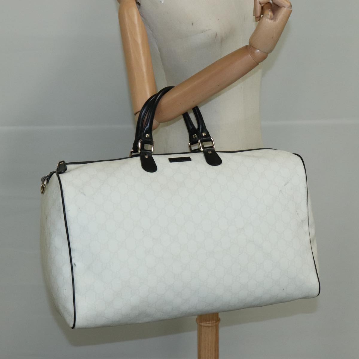 Gucci Gg Canvas White Canvas Travel Bag (Pre-Owned)