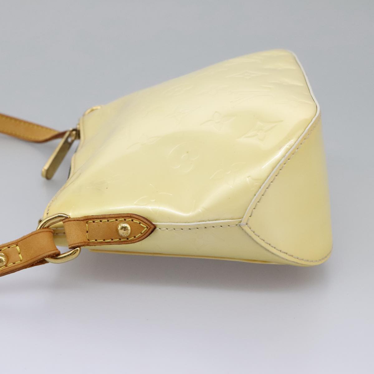 Louis Vuitton Minna Beige Patent Leather Shoulder Bag (Pre-Owned)