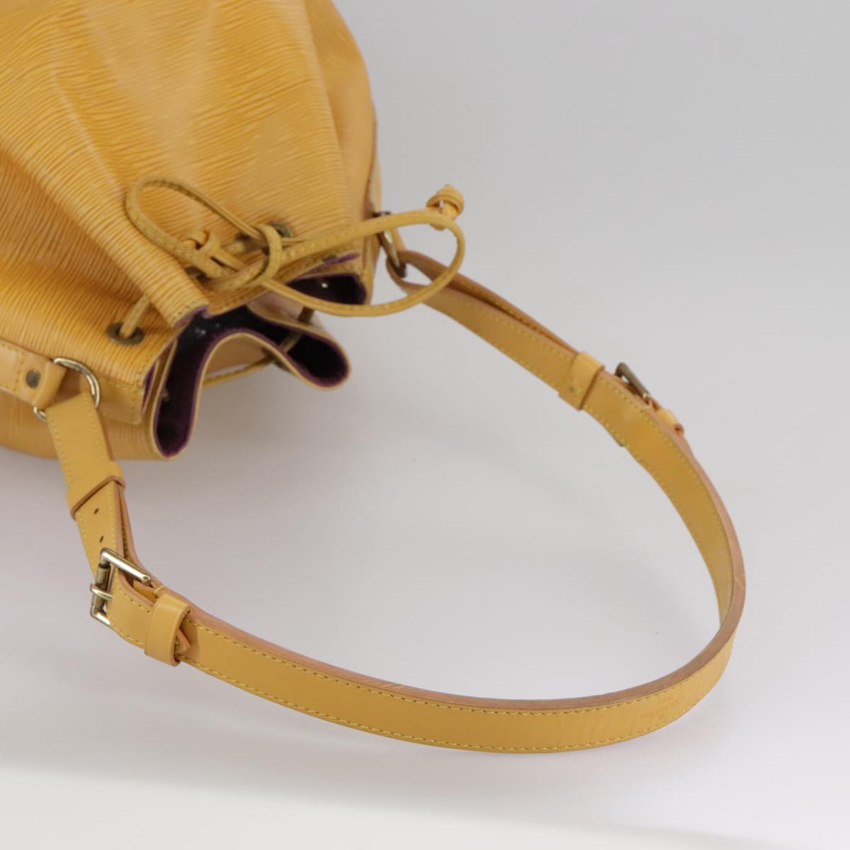 Louis Vuitton Noe Yellow Leather Shoulder Bag (Pre-Owned)