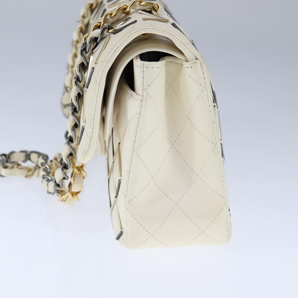Chanel Timeless White Leather Shoulder Bag (Pre-Owned)