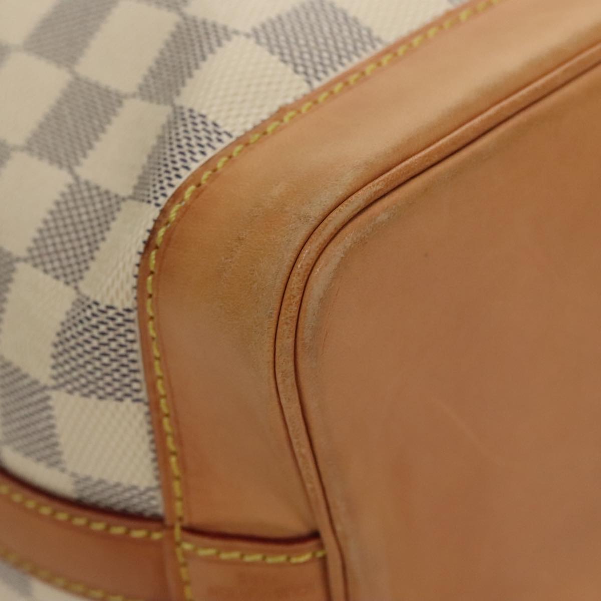Louis Vuitton Noé White Canvas Shoulder Bag (Pre-Owned)