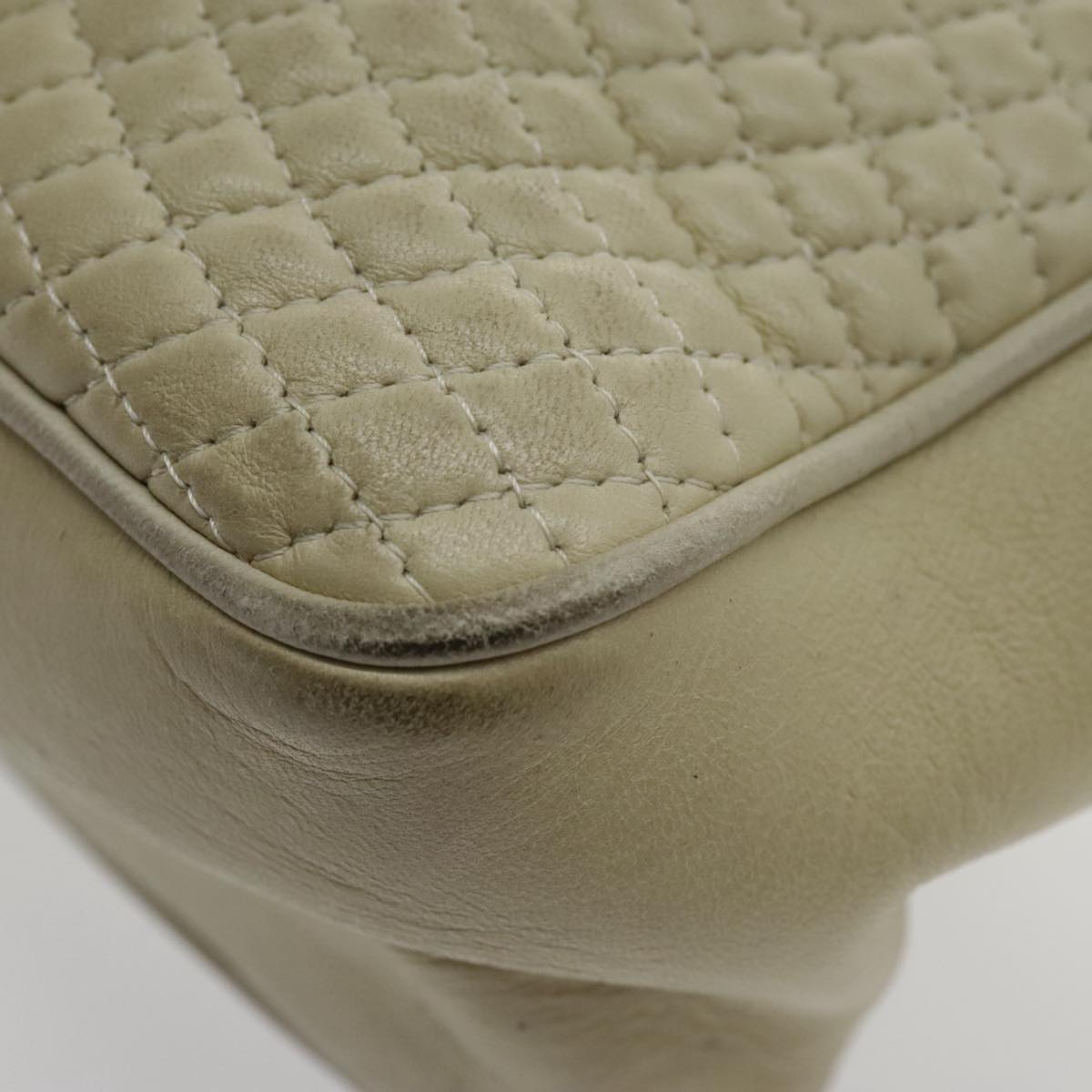 Bally Beige Leather Shoulder Bag (Pre-Owned)